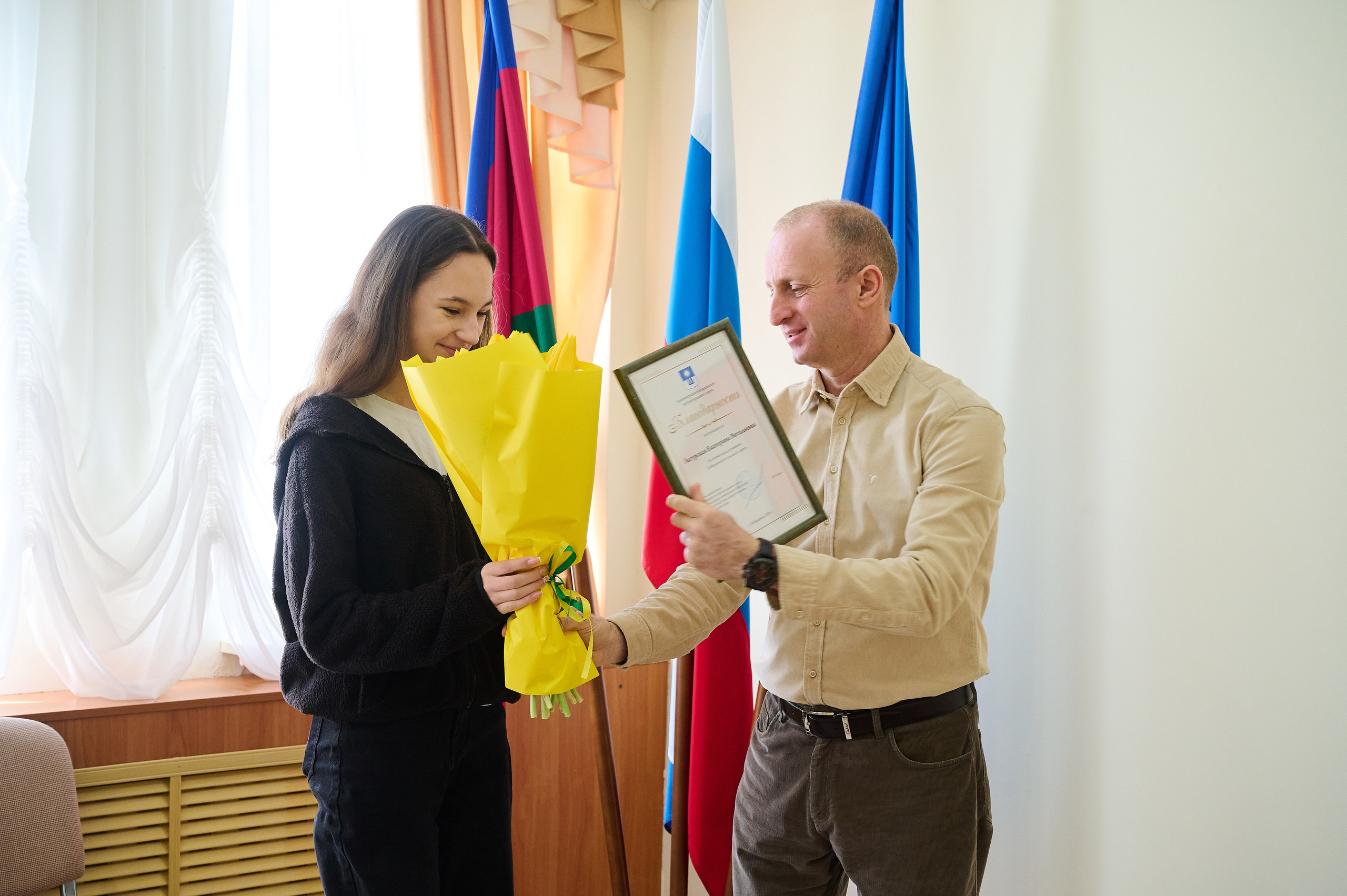 Поздравления девочкам Кабардинки от Главы округа Кялова Г.Е. Жизнь курорта Кабардинка в фотографиях