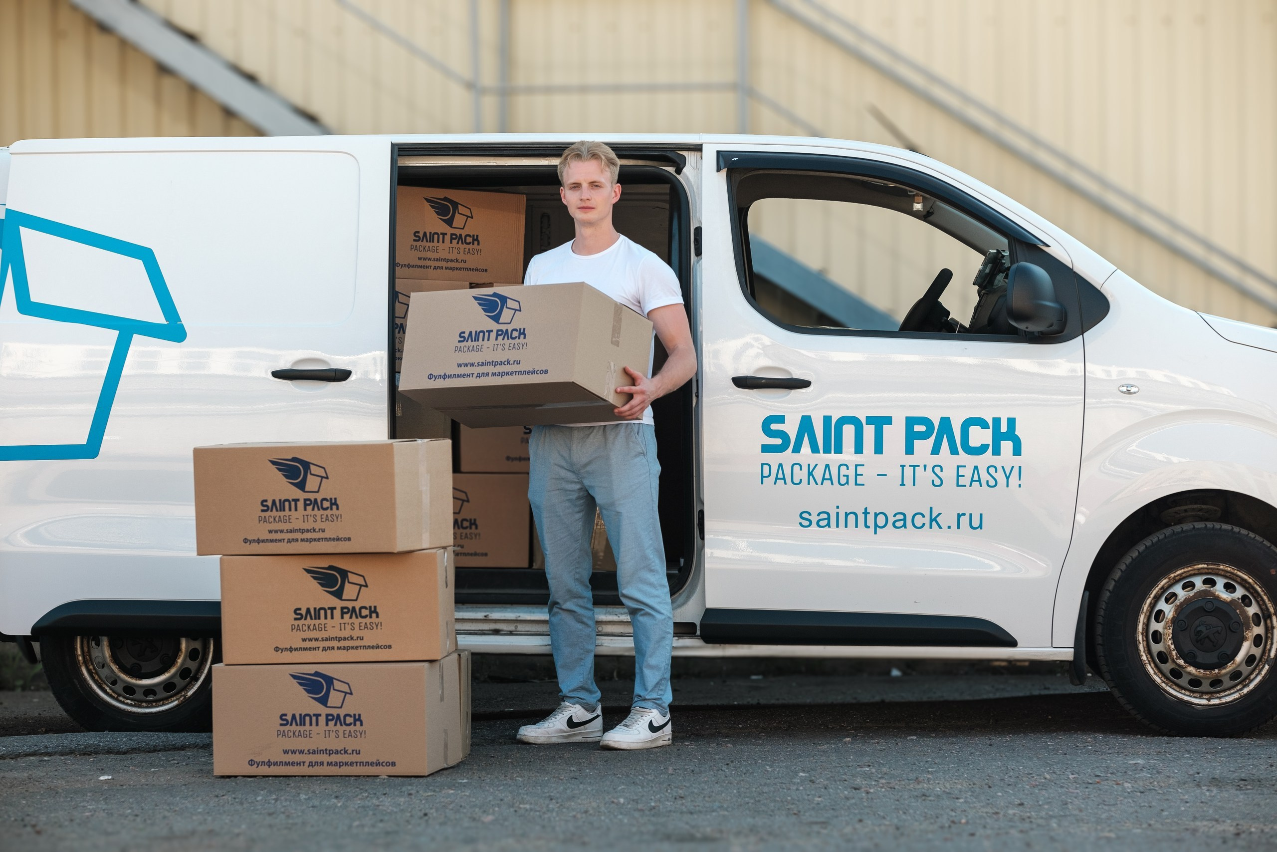 SaintPack, фуллфилмент. Интерьерный фотограф и видеограф в Санкт-Петербурге Вадим Балбашевский