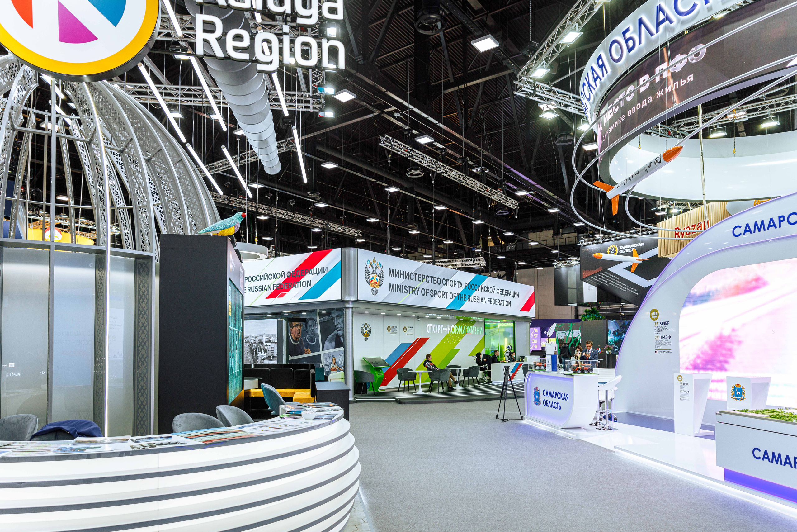 Стенды ПМЭФ 2022. Фотограф Балаев Михаил