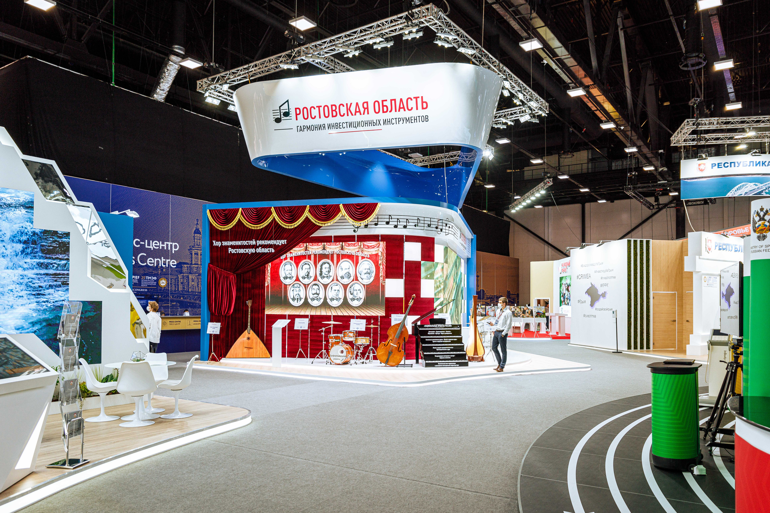 Стенды ПМЭФ 2022. Фотограф Балаев Михаил