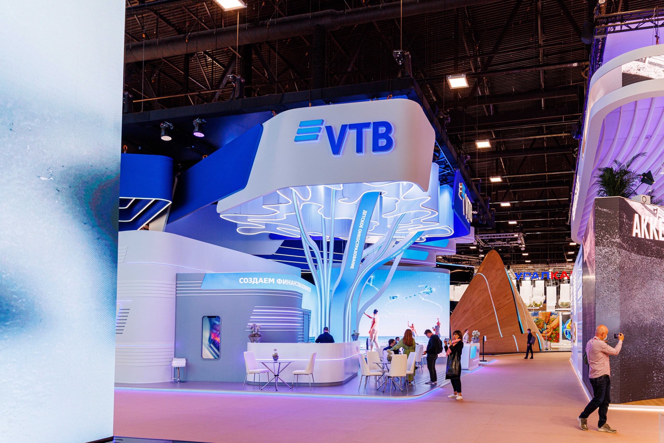 Стенды ПМЭФ 2022. Фотограф Балаев Михаил