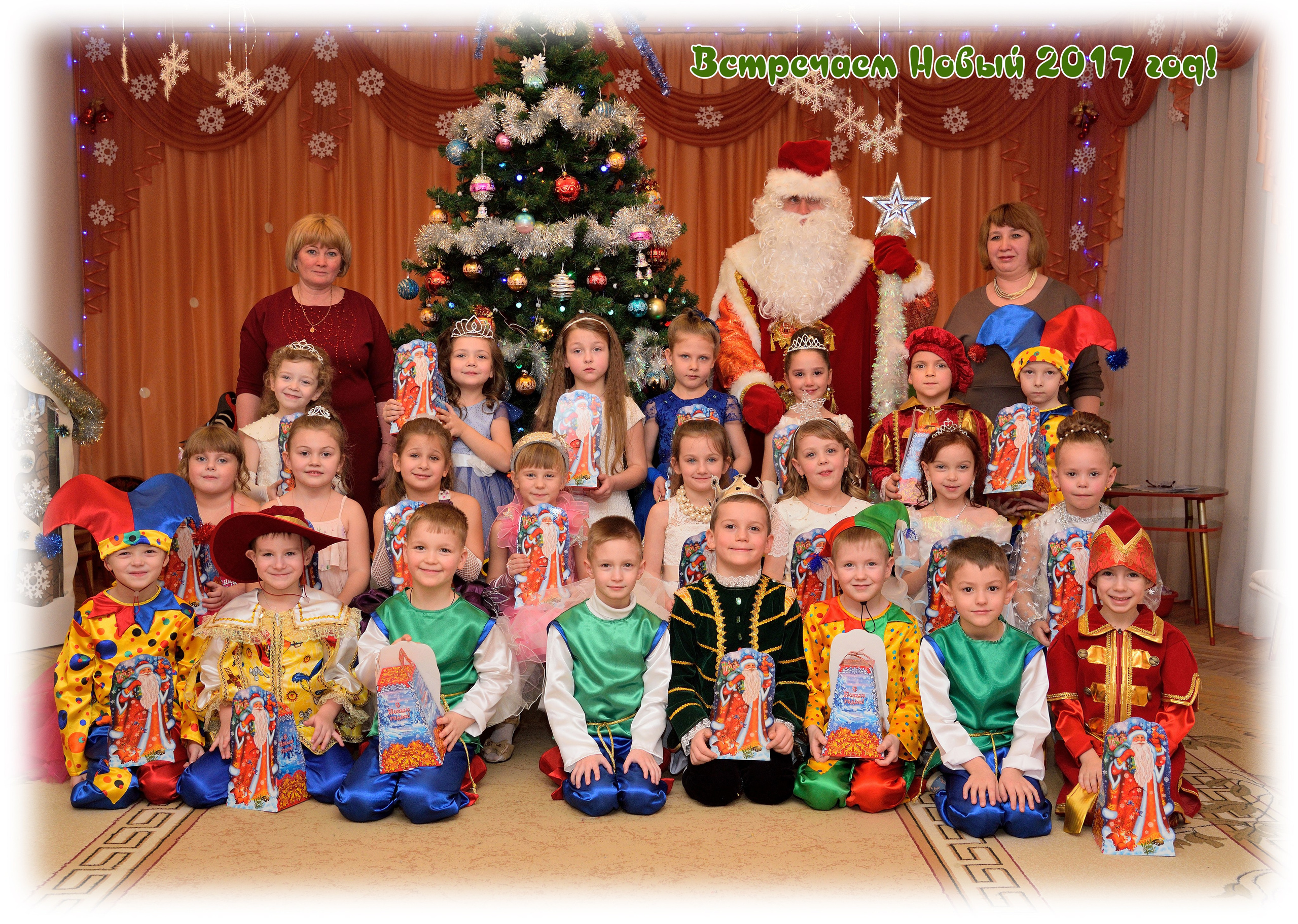 Альбом 10 разворотов детский сад. Выпускные альбомы для школ и детских садов Александр и Динара