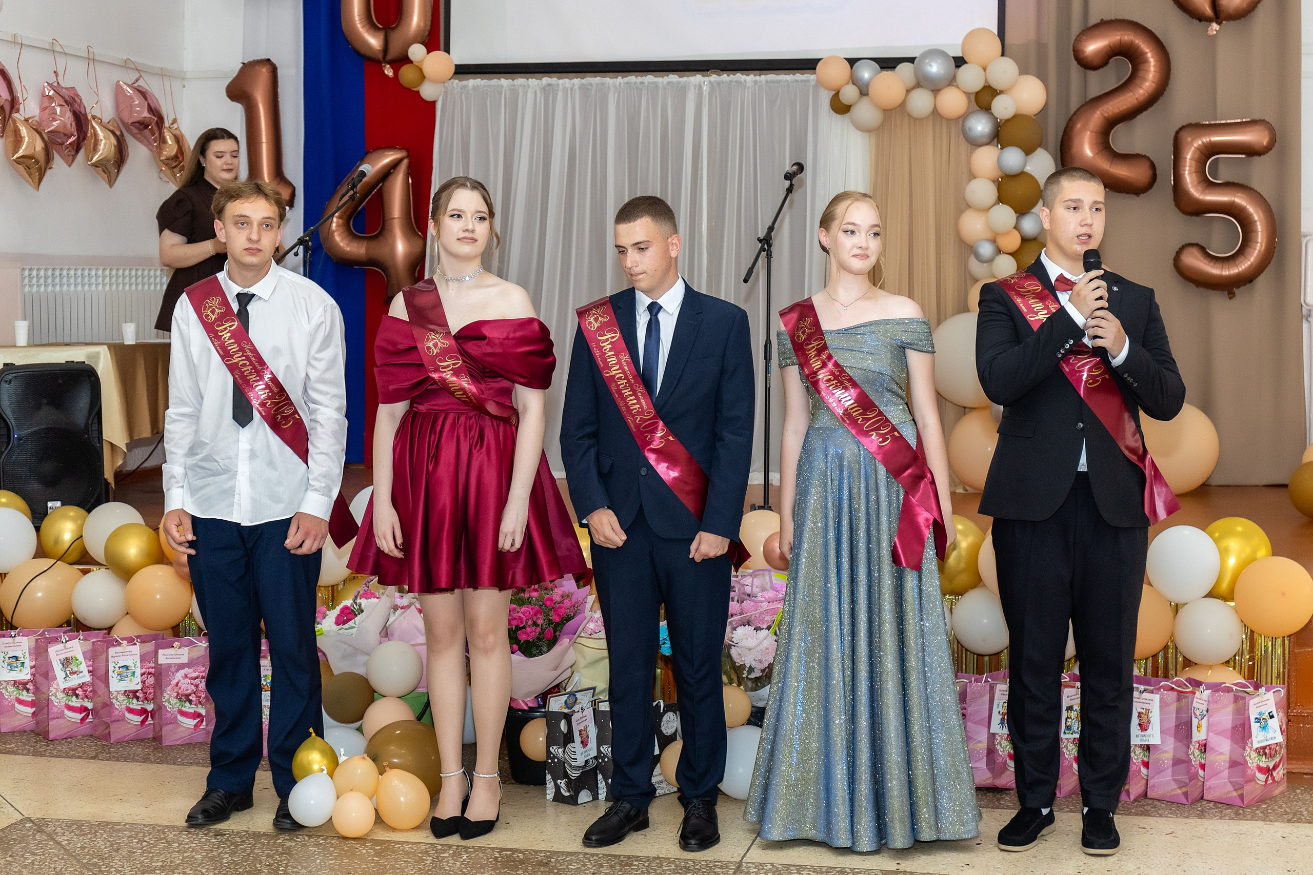 Выпускной. Школа 22, 11 класс. Стильный выпускной альбом Владивосток фотограф Вероника Мигачева