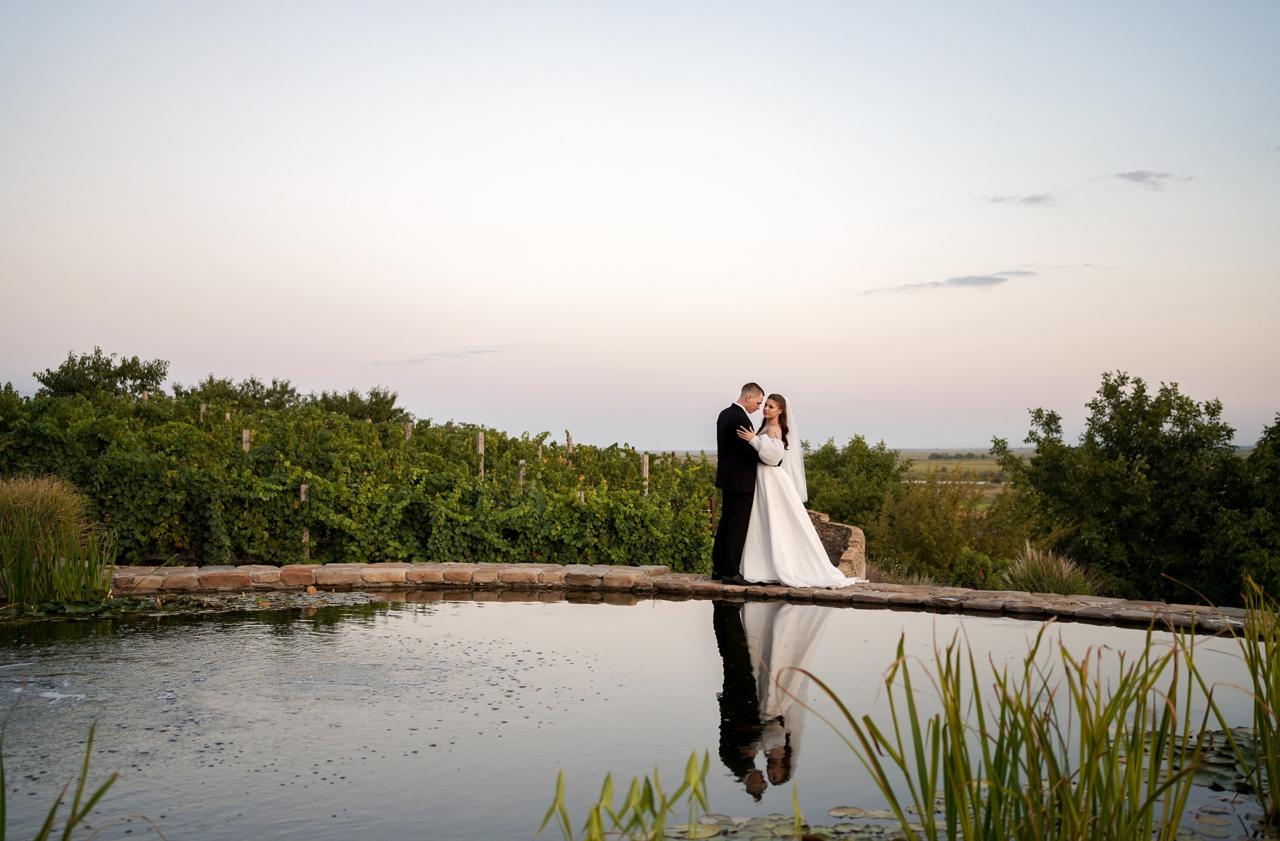 Фотограф и видеограф на свадьбу в Ростове-на-Дону 2026. Профессиональная работа, качественный результат. Свадебный фотограф в Ростове-на-Дону. Таинство Крещения и Венчания, семейные фотосессии. Алёна Чёботова