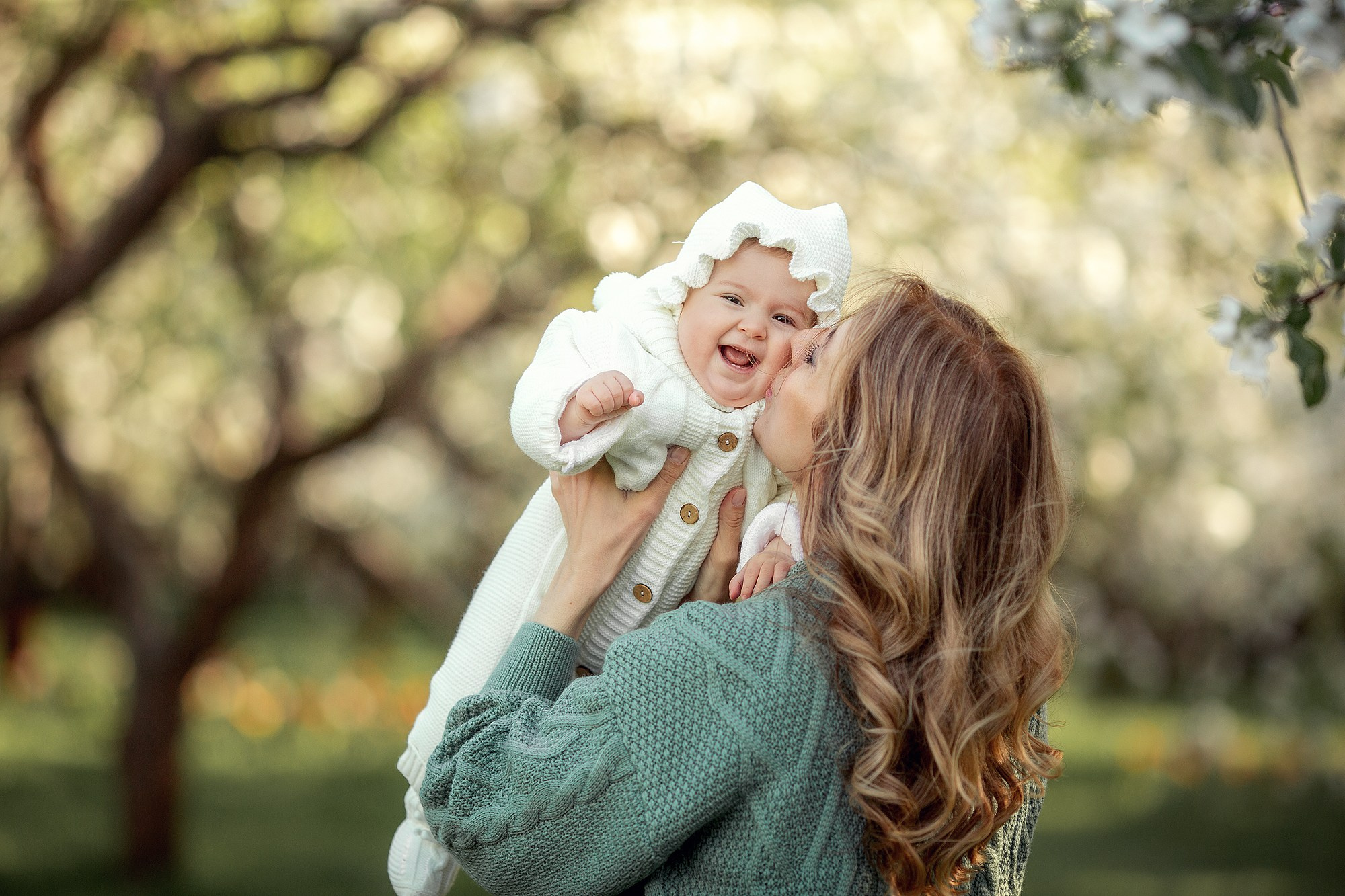 Семейная Фотосессия в цветущем яблоневом саду. Tatyana Nadezhdina Family photographer