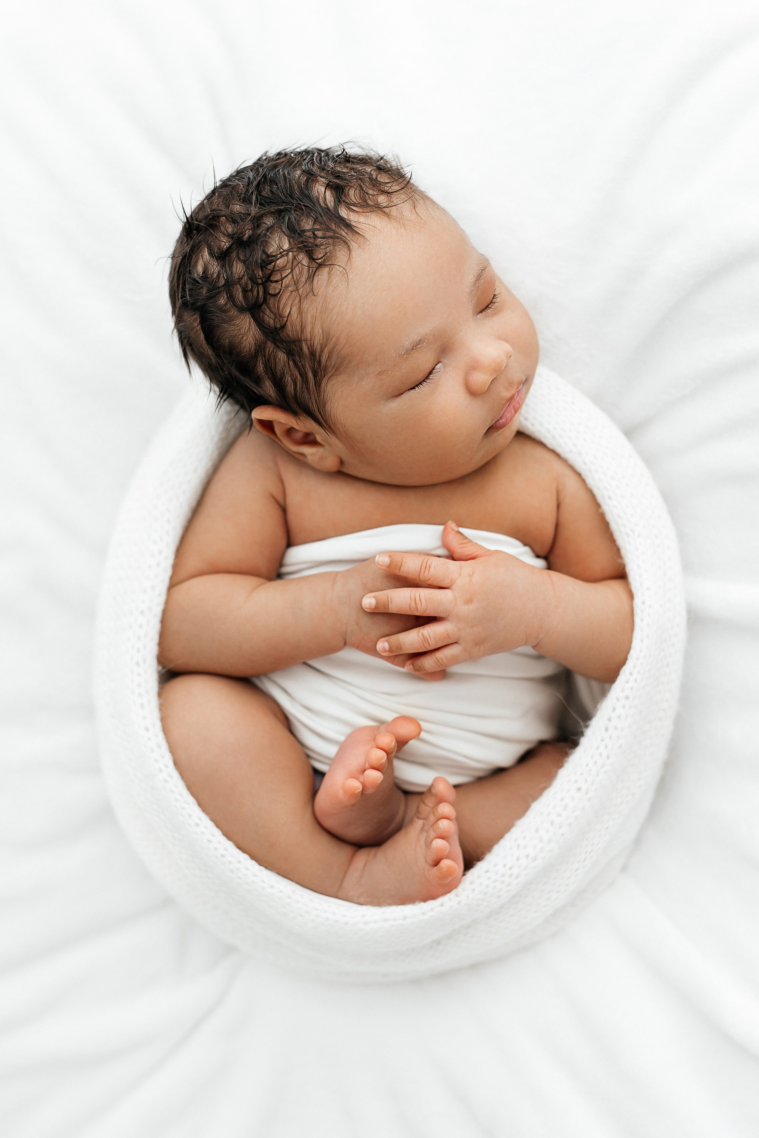 Ньюборн, новорожденные. Профессиональная детская и семейная фотостудия в Краснодаре