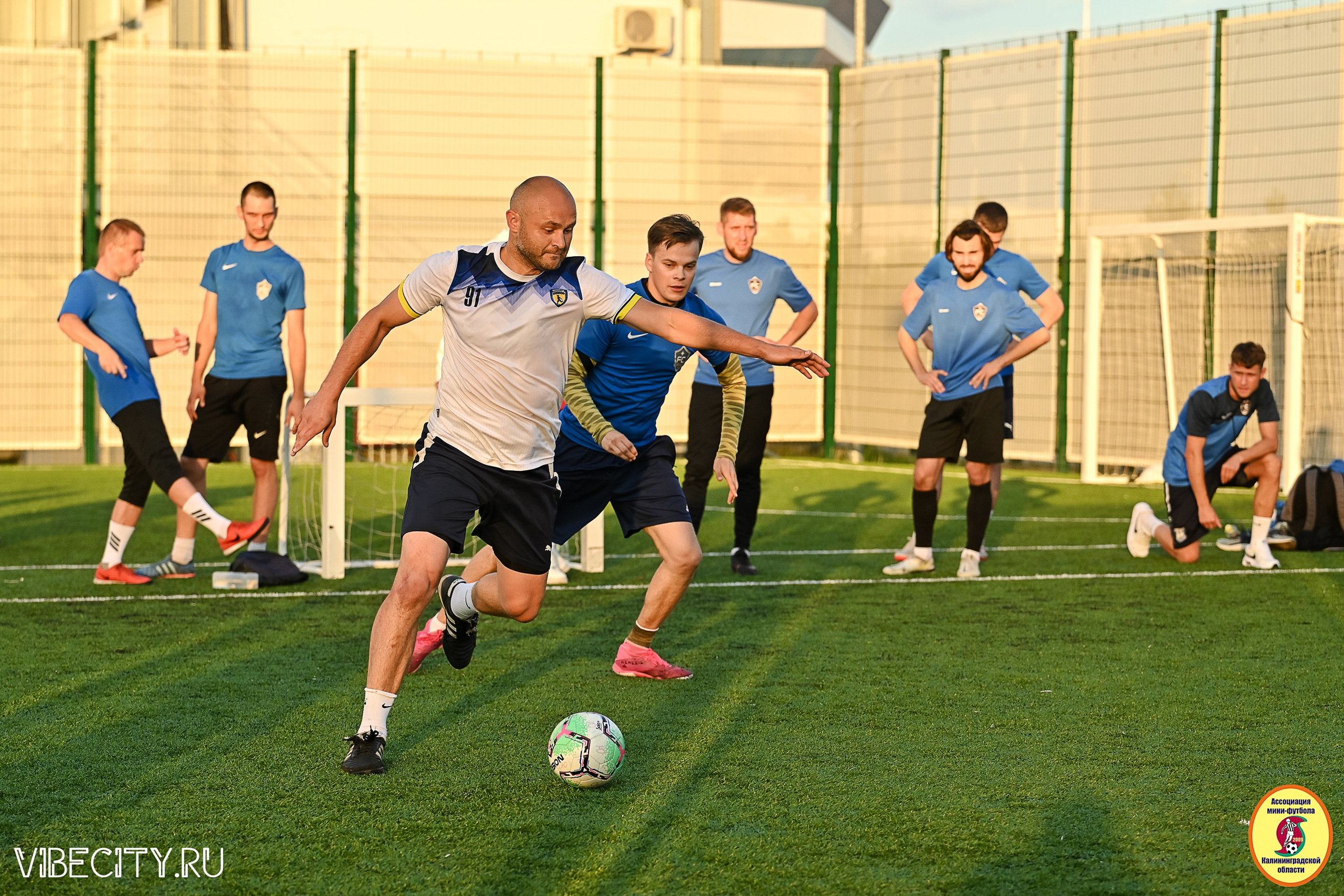 ИГРЫ МИНИ-ФУТБОЛЬНОЙ И КОРПОРАТИВНОЙ ЛИГИ. VIBECITY.RU Вайб Сити Ру Фоторепортажи Фотоотчеты Калининград