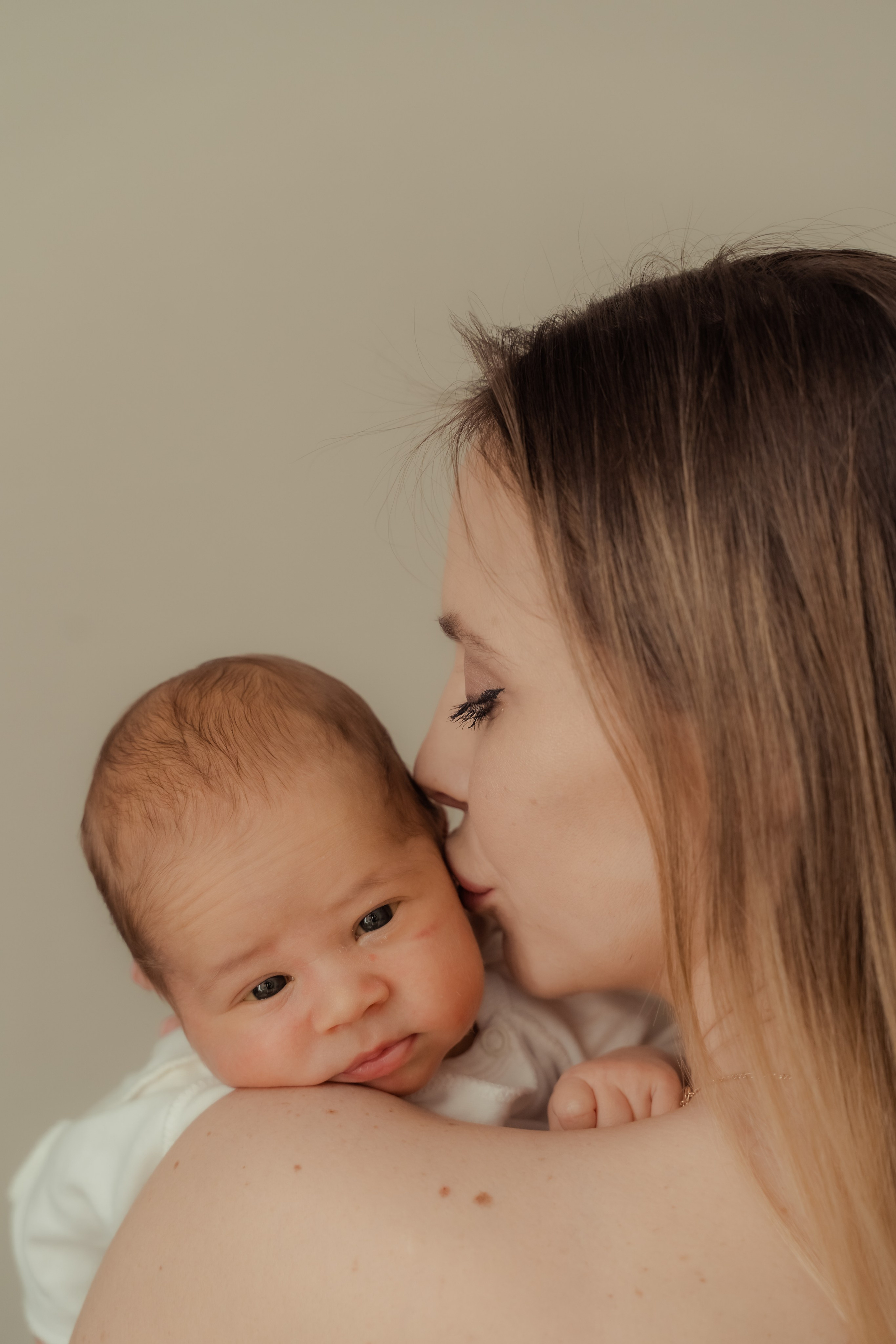 Фотосъемка новорожденного в минималистичном стиле