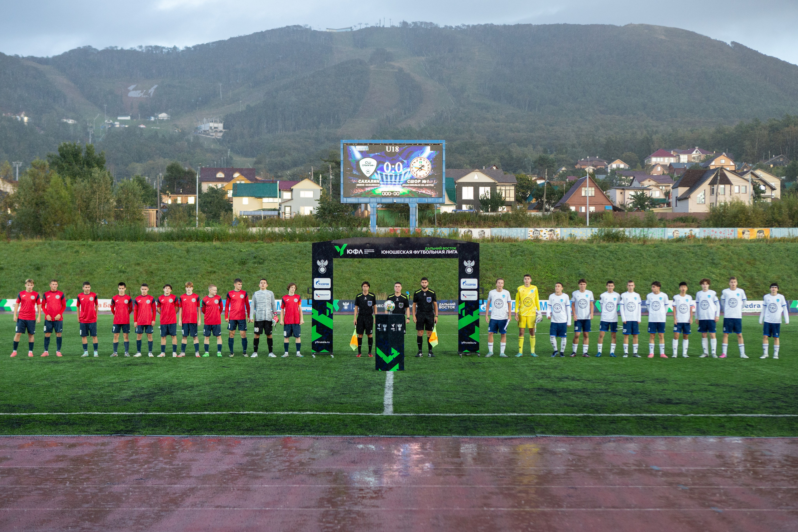 Матч юношеской футбольной лиги между командами СШ «Сахалин» и «СШОР № 1» (Комсомольск-на-Амуре) (U-18). Кутузов Евгений Фотограф в Южно-Сахалинске