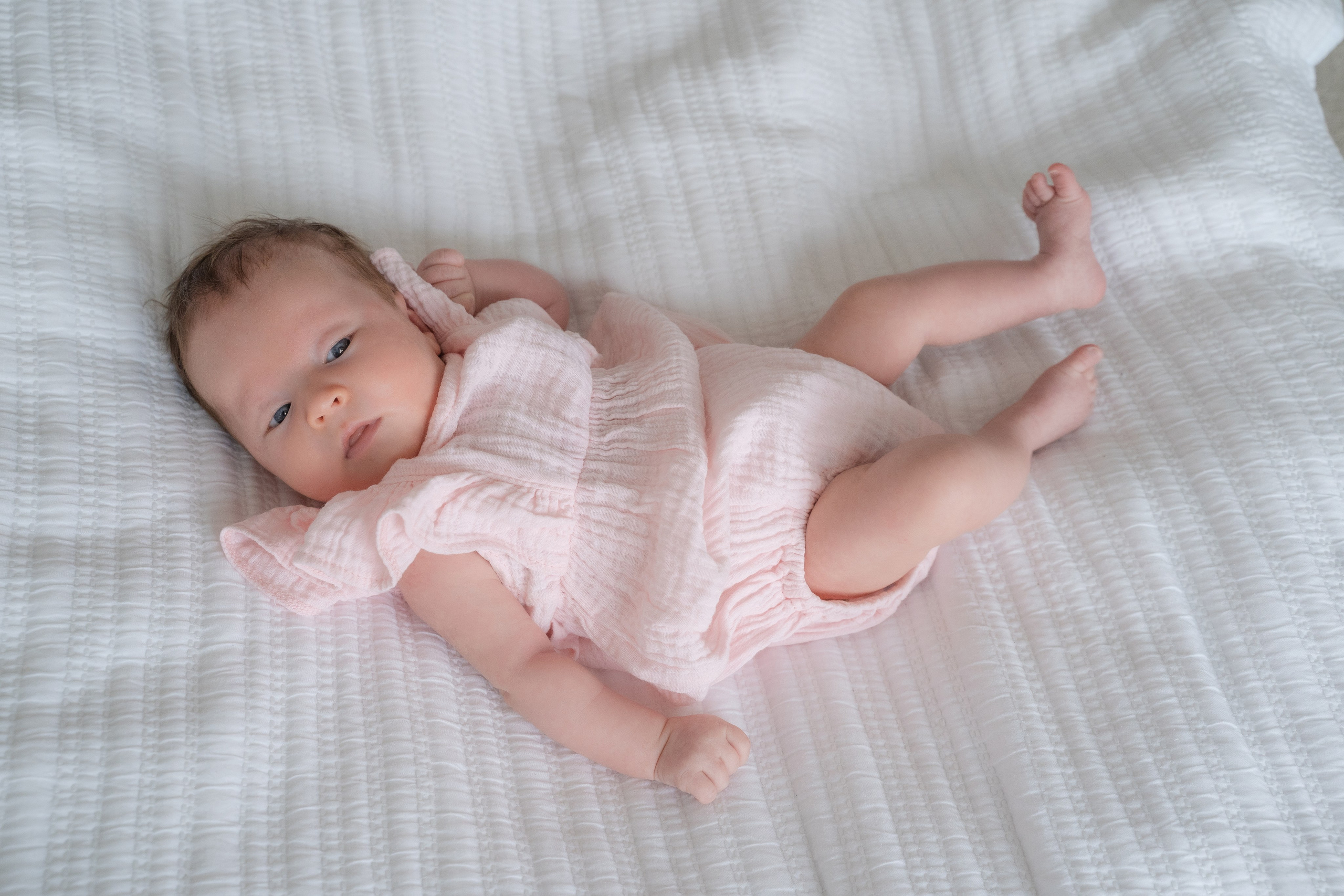 Лайфстайл фотосессия новорожденной в студии