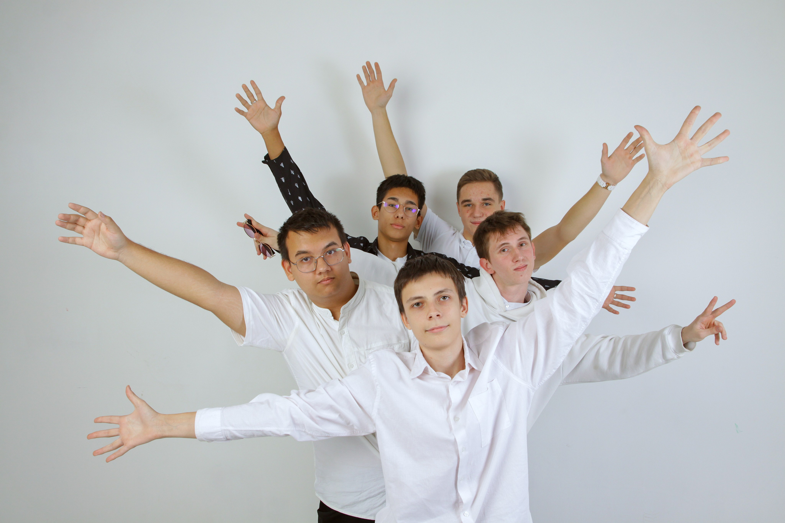 Съемка старшеклассников в студии «СОВА» г. Таганрог. Выпускные альбомы в Таганроге и Ростовской Области