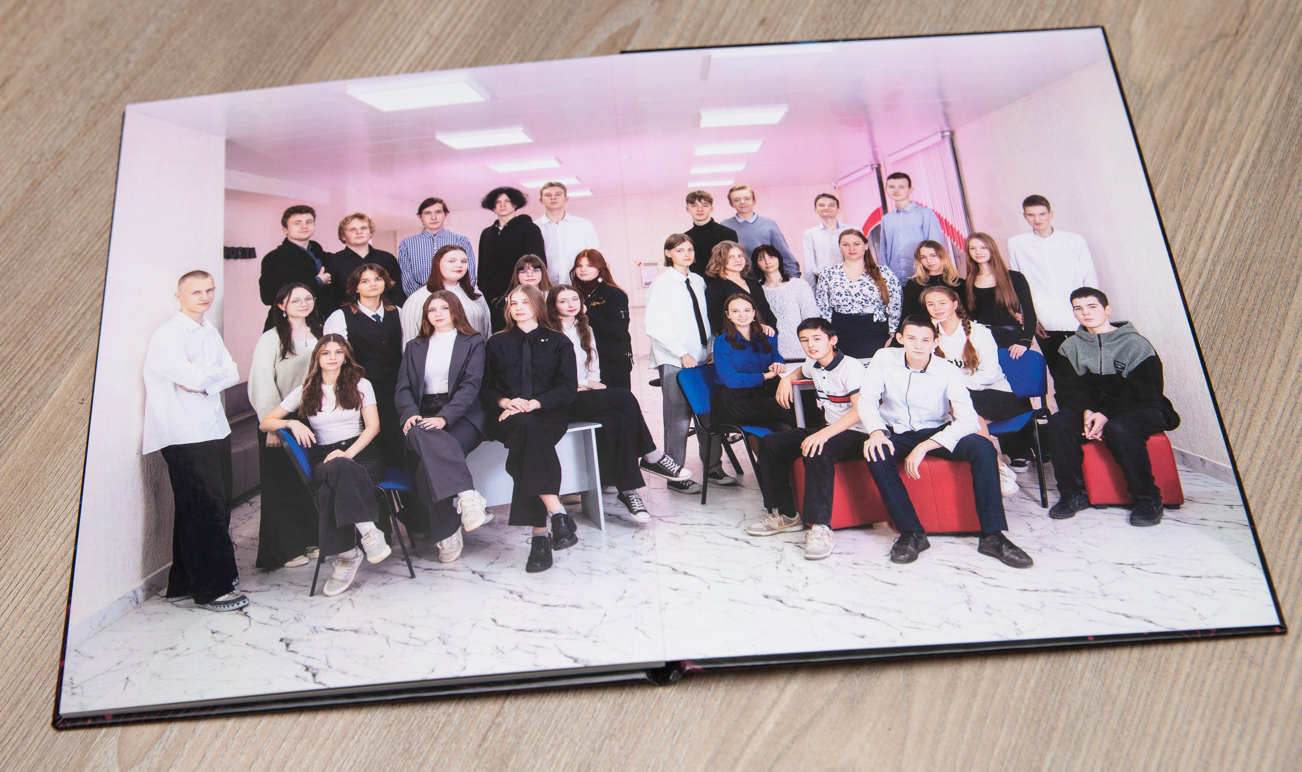 общая фотография в школе для выпускных альбомов