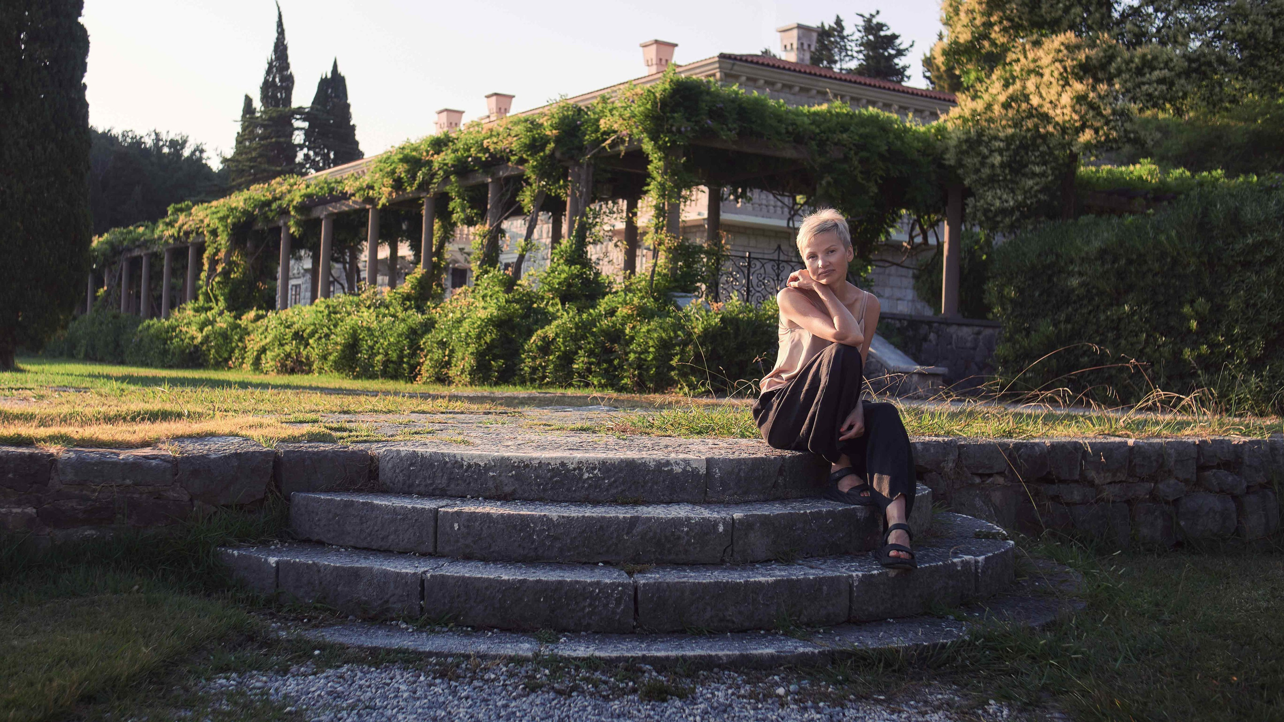 Индивидуальная женская фотосессия на Свети-Стефане | Фотограф в Черногории