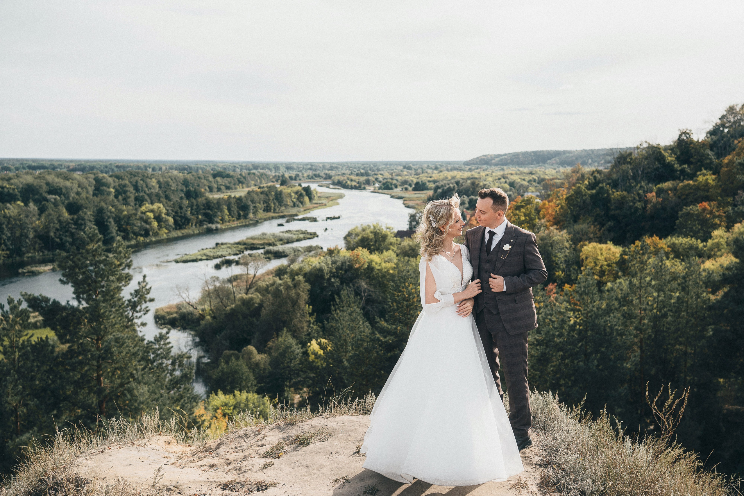 Свадебная фотосессия на холмах в Рамони.