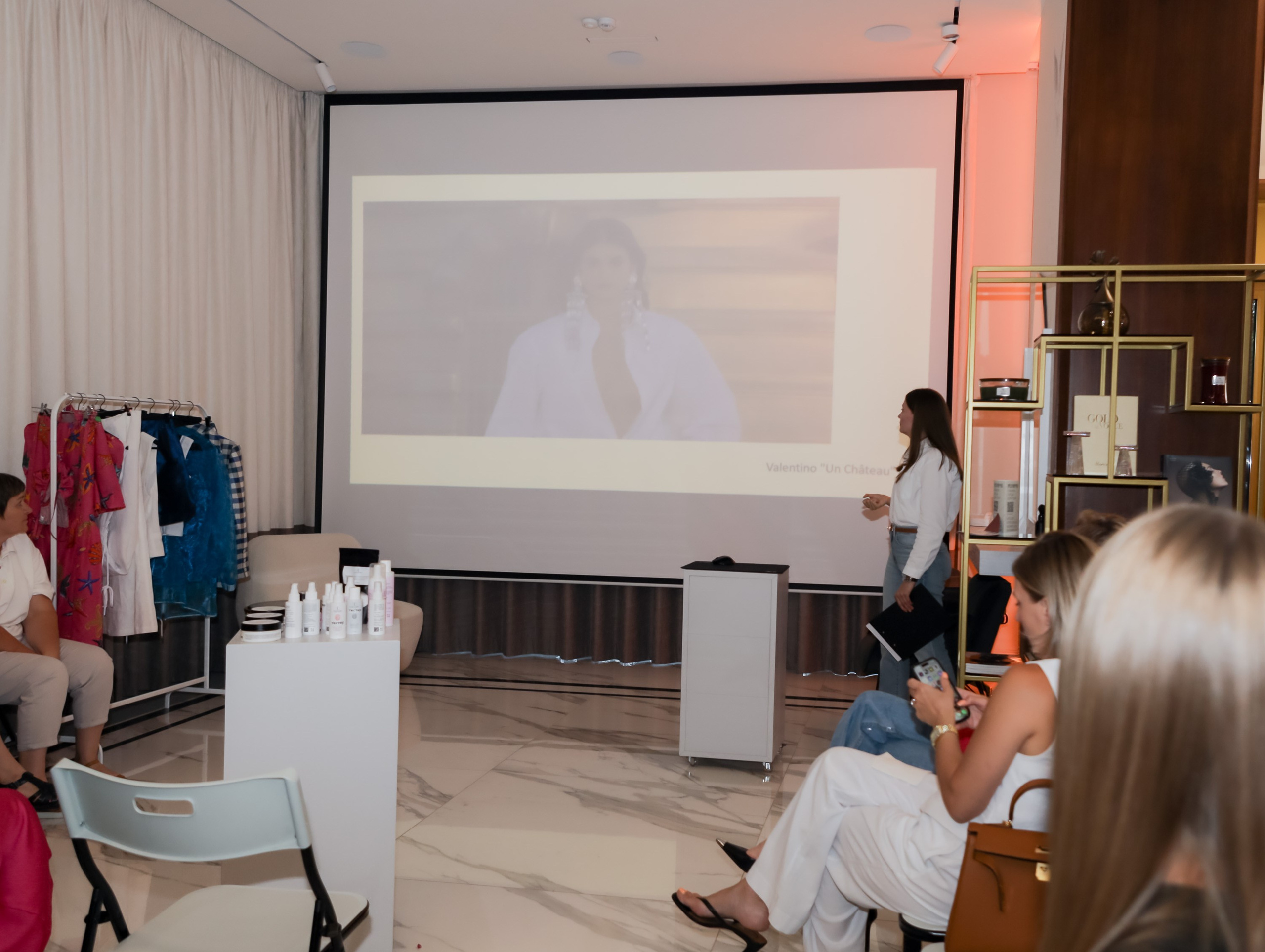 Аренда помещений под мероприятия и фотозоны в Тюмени, снять зал