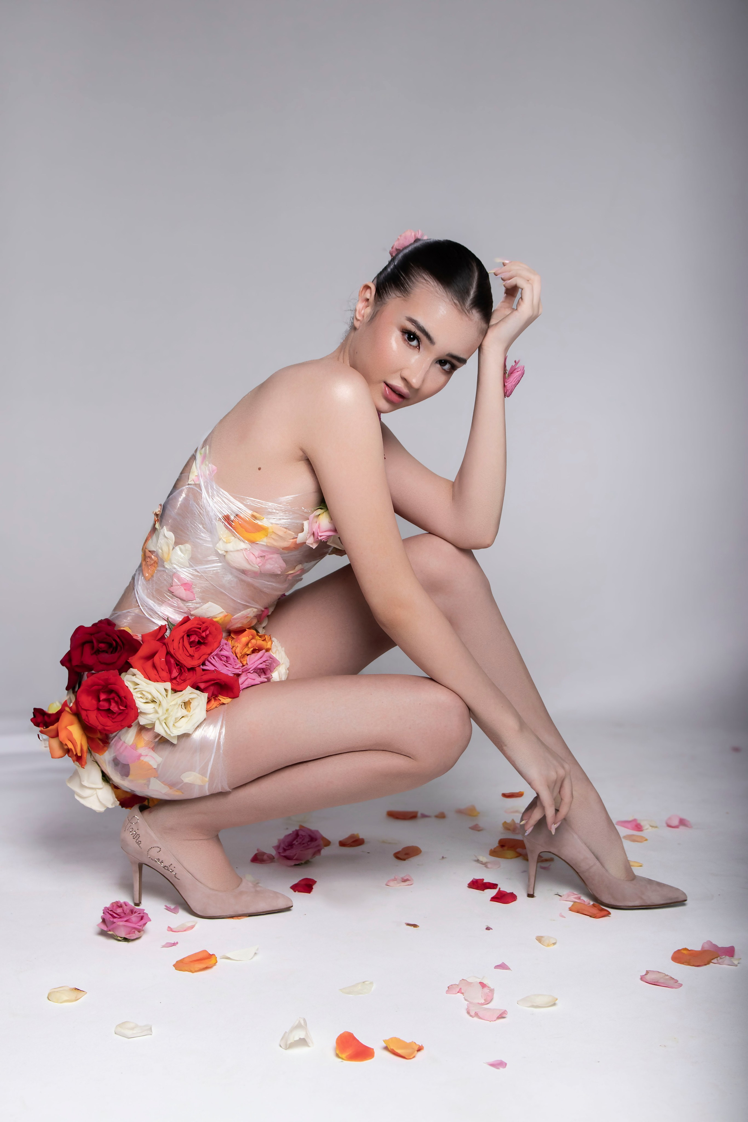 Минимализм и движение: творческая фотосессия на циклораме. Портретный фотограф в Санкт-Петербурге Савельева Ольга