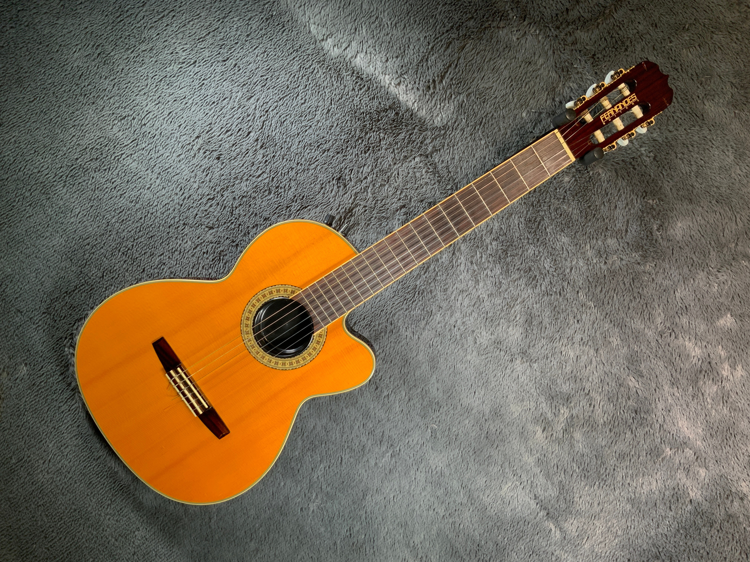 Fernandes Chet Atkins Style