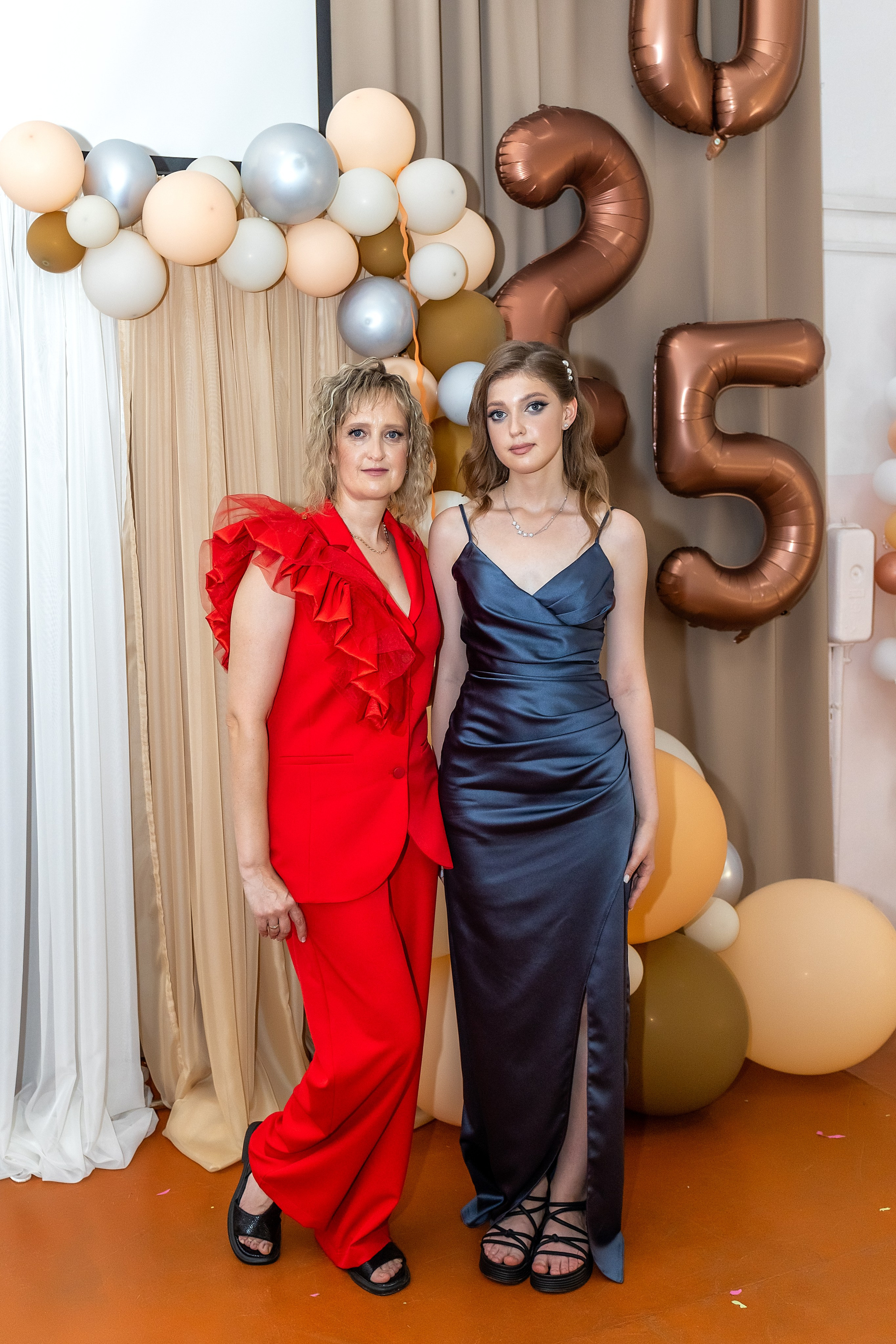 Выпускной. Школа 22, 11 класс. Стильный выпускной альбом Владивосток фотограф Вероника Мигачева