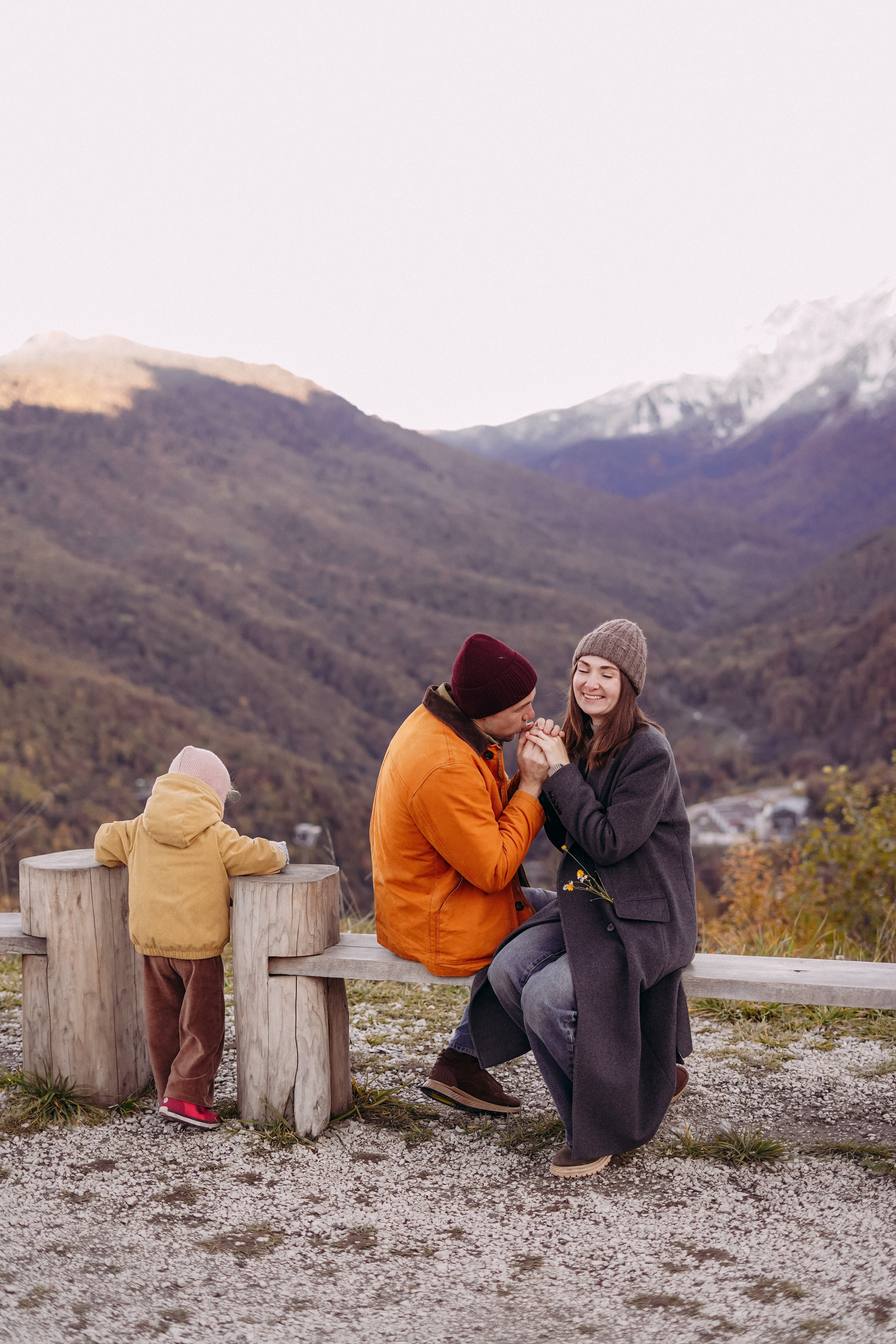 Алексей, Анна и Валентина в Горной Олимпийской деревне. Фотограф в Сочи и Абхазии | Фототуры | September Air