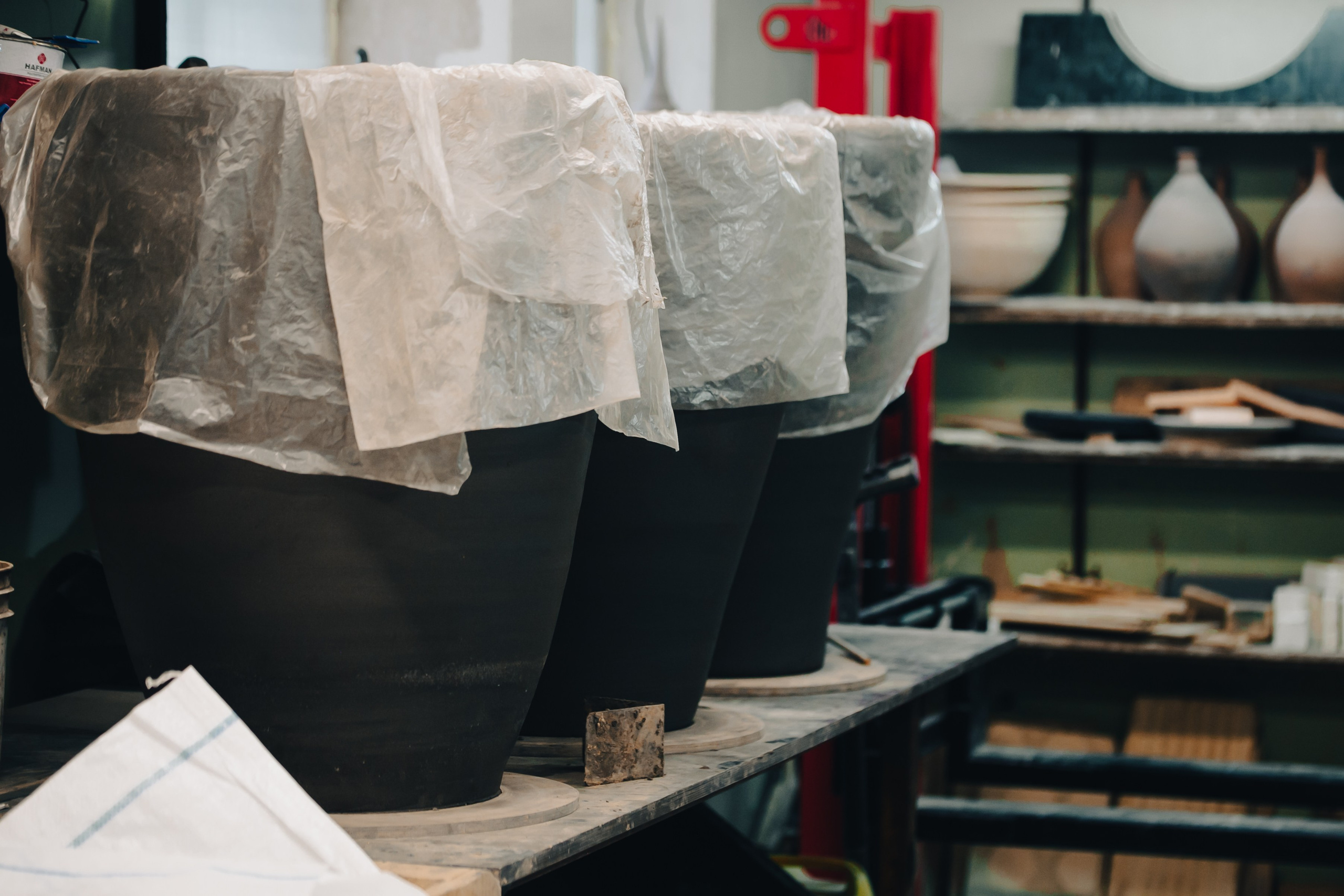 Керамика больших форм, предметы интерьера и ландшафта