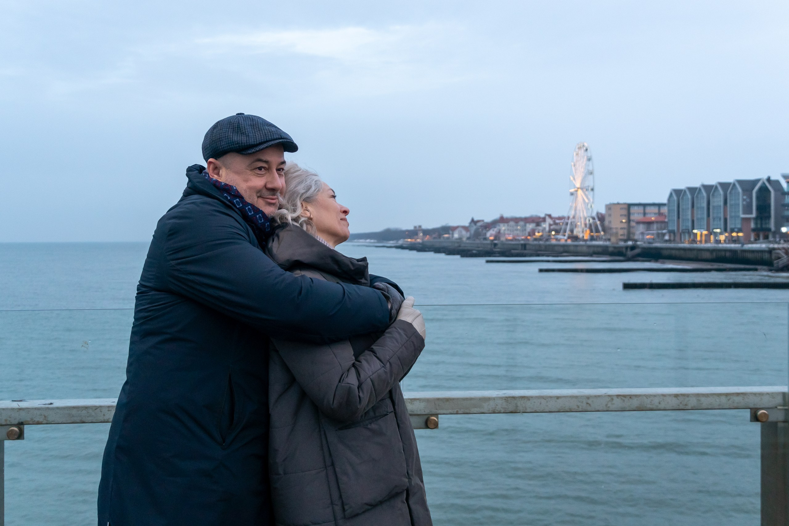 Двое в Новогоднем Зеленоградске. Фотограф Татьяна Рутковская Калининград
