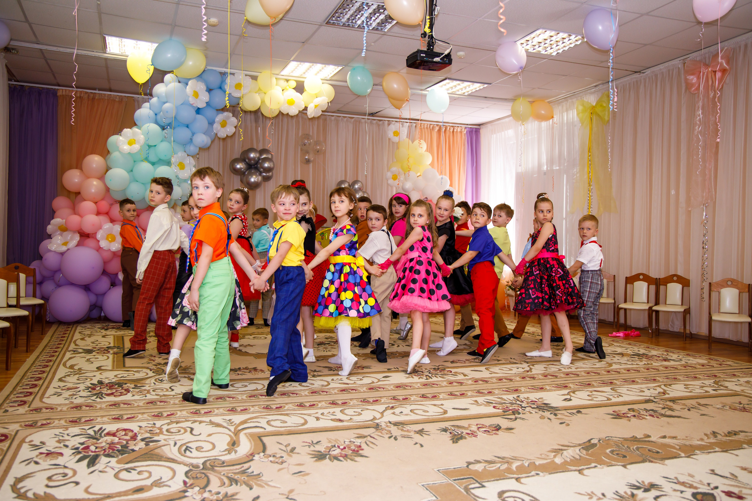 ВЫПУСКНОЙ ДЕТСКИЙ САД группа НАСЛЕДНИКИ. Профессиональная фото и видеосъемка. Москва