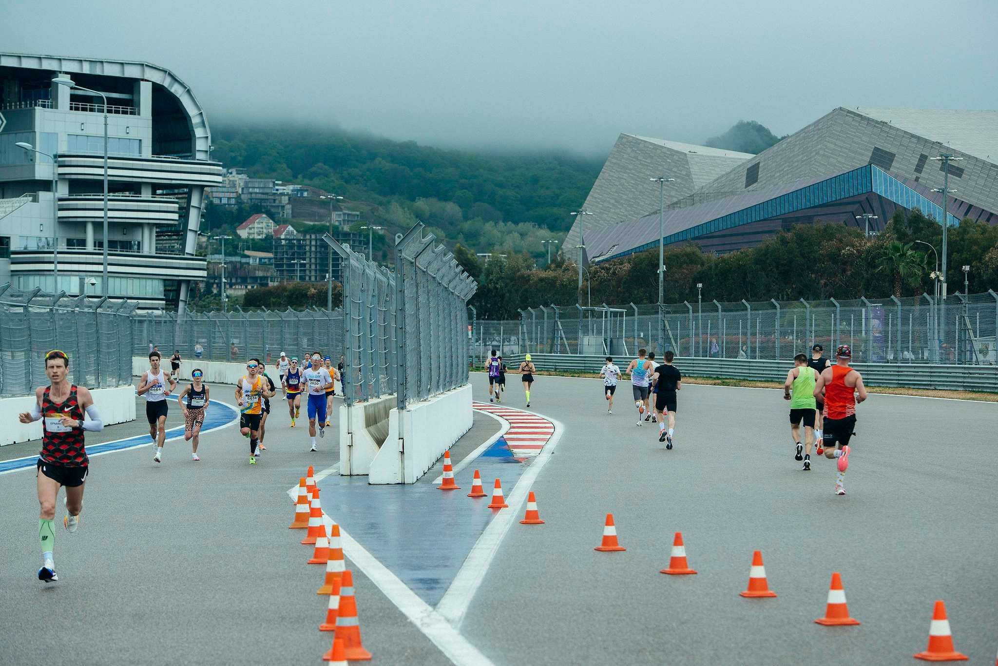 Съемка забега и марафона на RAY Сириус Автодром 2025. Фотограф Михаил Мордасов, Сочи. Мероприятия, портреты, спорт, репортаж