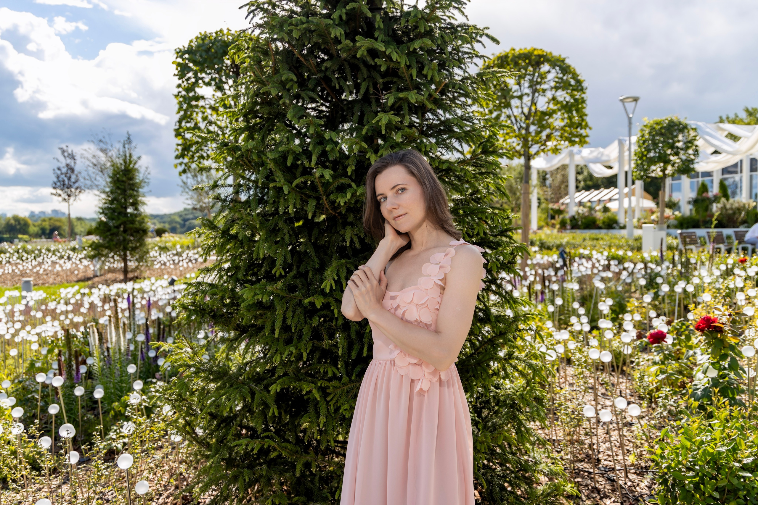 Фотосессия на новой набережной Коломенского: нежность, цветы и вдохновение. Репортажный, семейный и студийный фотограф в Москве Демин Алексей