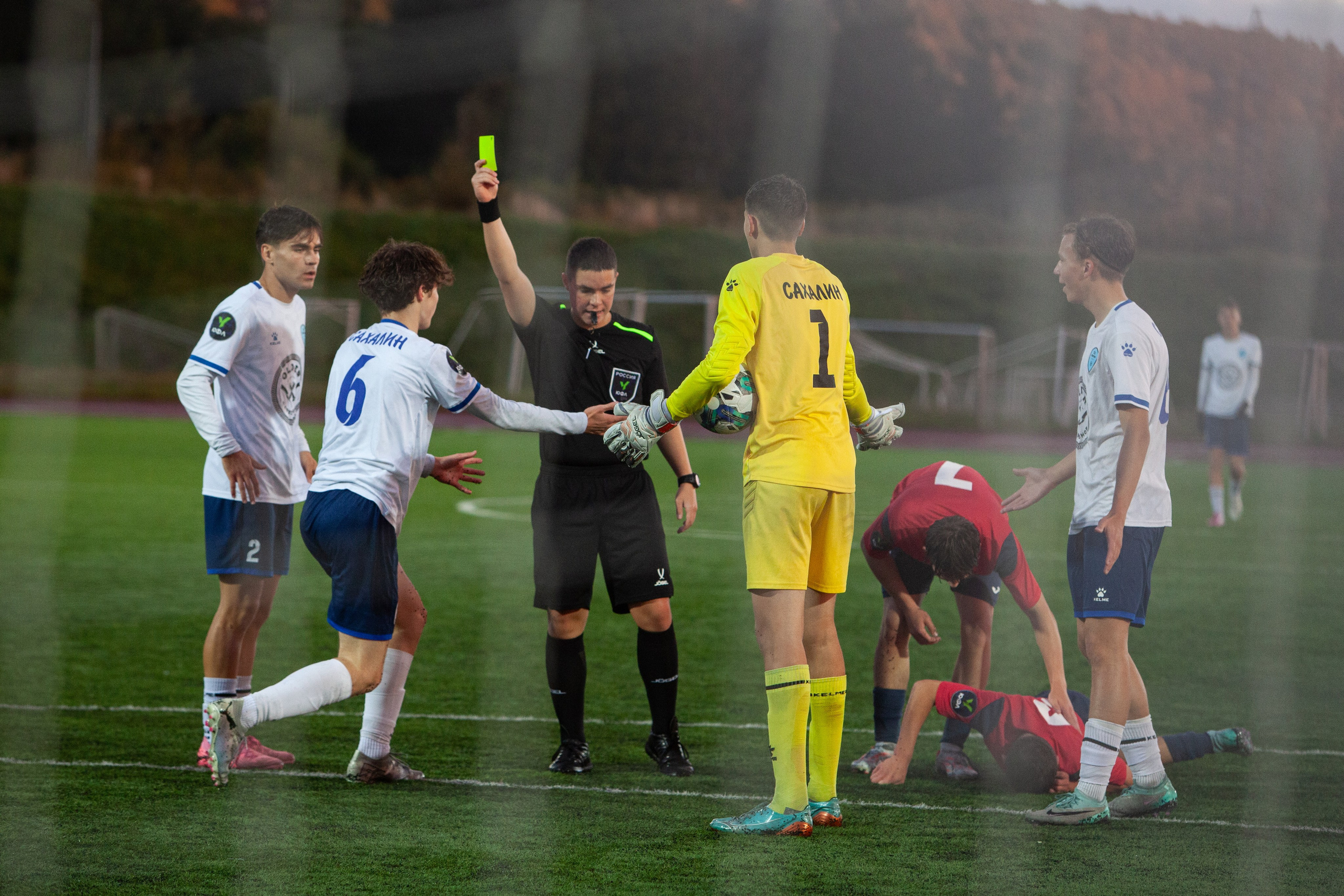Матч юношеской футбольной лиги между командами СШ «Сахалин» и «СШОР № 1» (Комсомольск-на-Амуре) (U-18). Кутузов Евгений Фотограф в Южно-Сахалинске