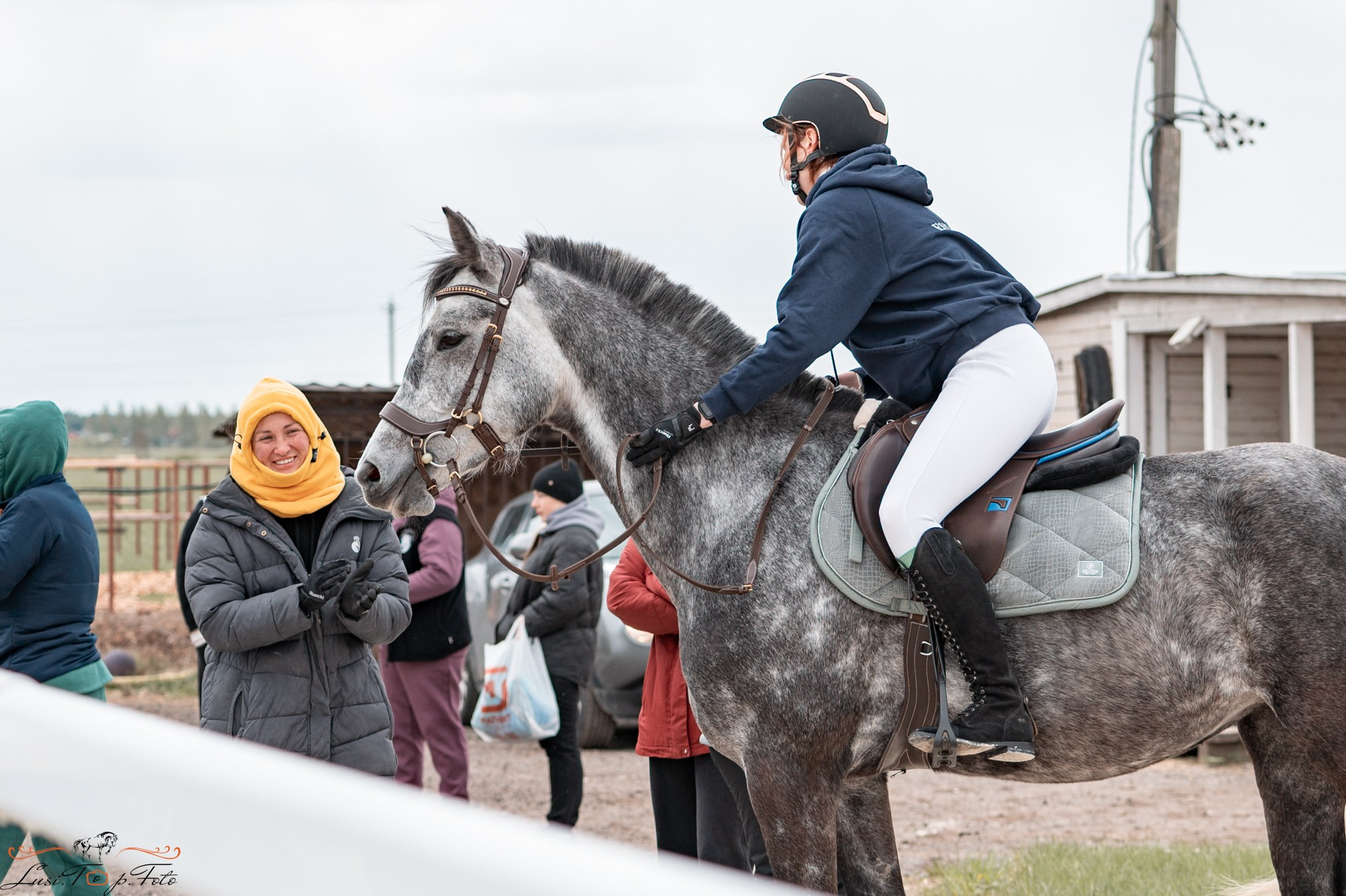 Кубок Победы конного Клуба EQUIPARK по конкуру. Конный и фотограф с животными в Твери Топталова Люся