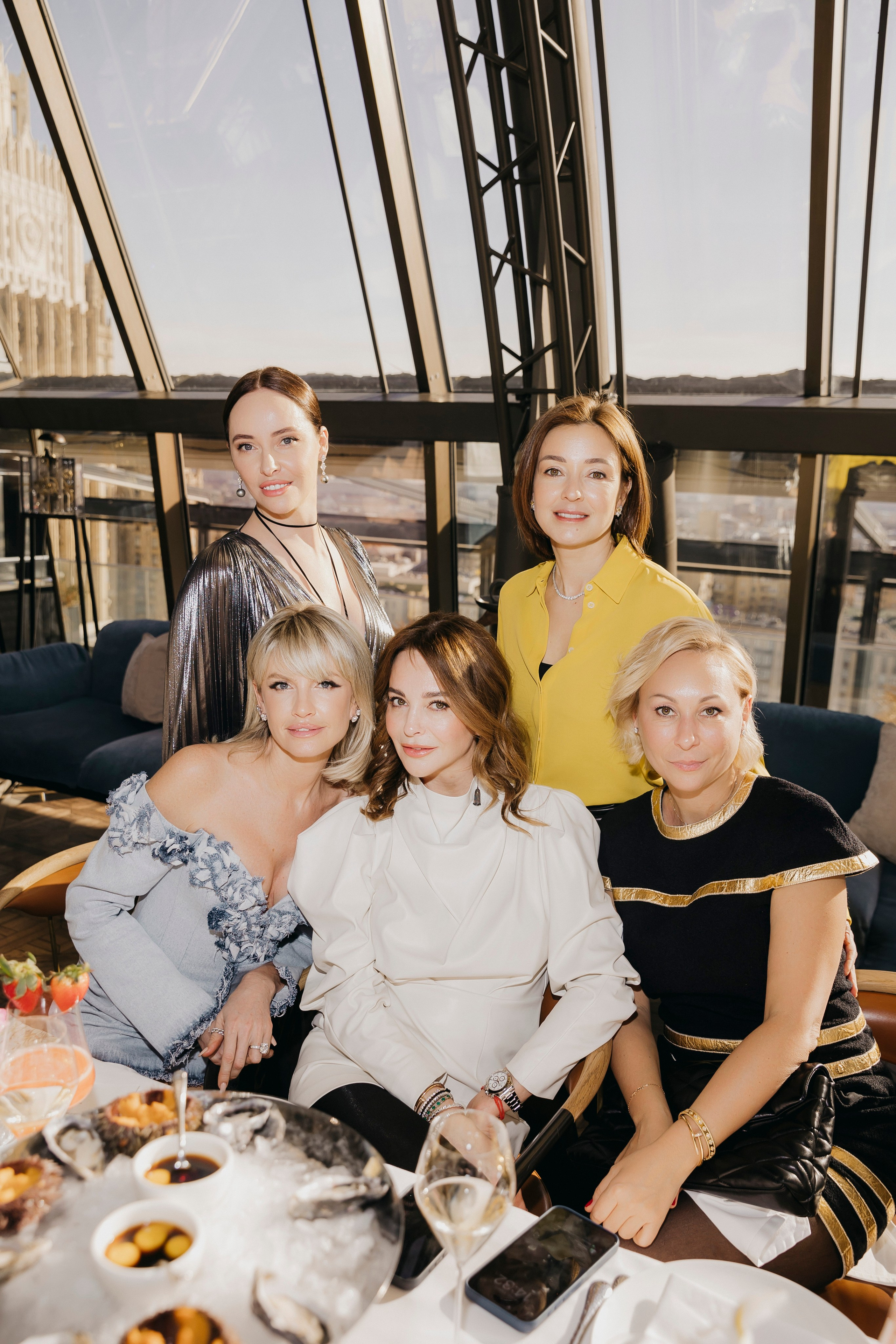 White Rabbit brunch by Irina Zarkova. «Птичка на проводе»: информационный портал в Москве