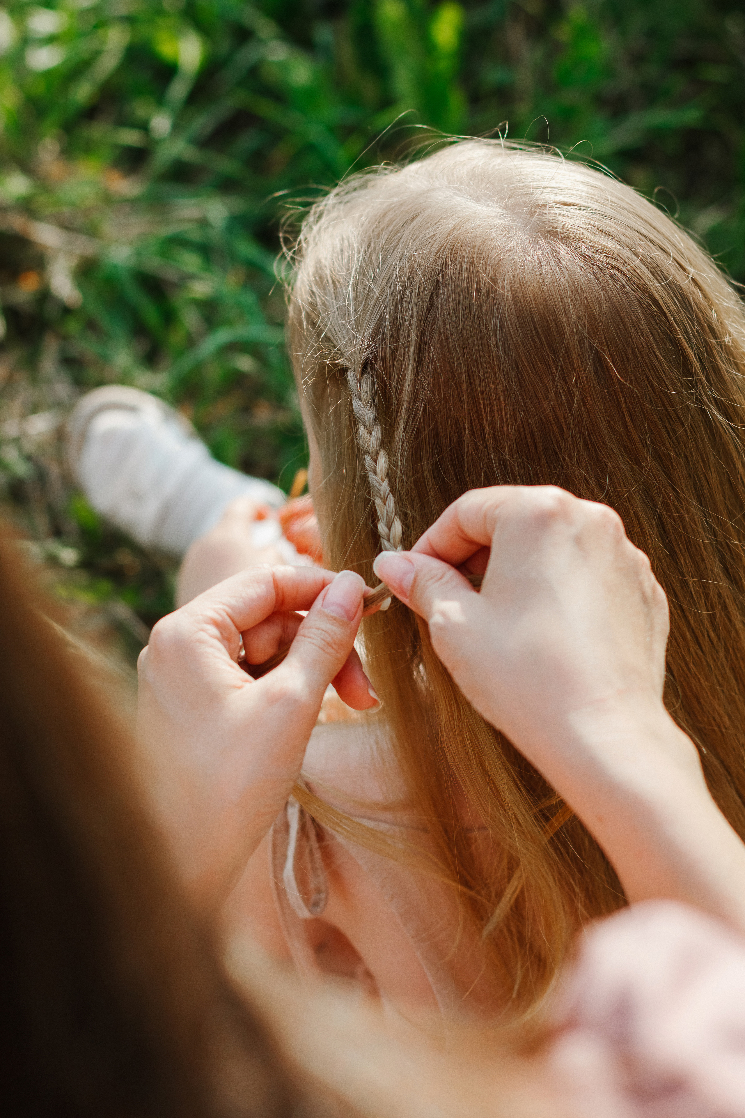 Фотосессия в цветущем поле. Контентный фотограф в Перми Натали Кытманова