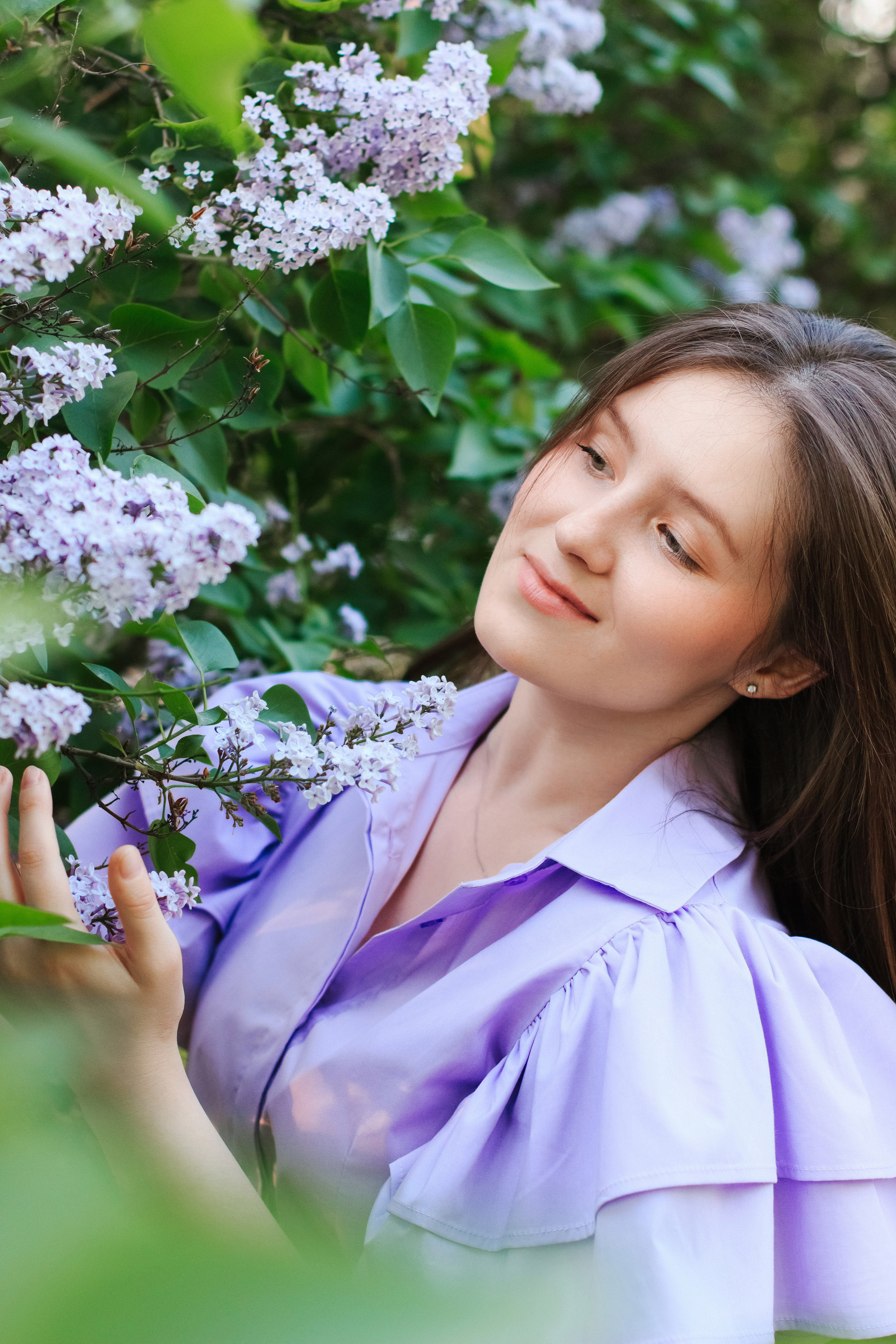 Фотосессия с цветущей сиренью. Контентный фотограф в Перми Натали Кытманова