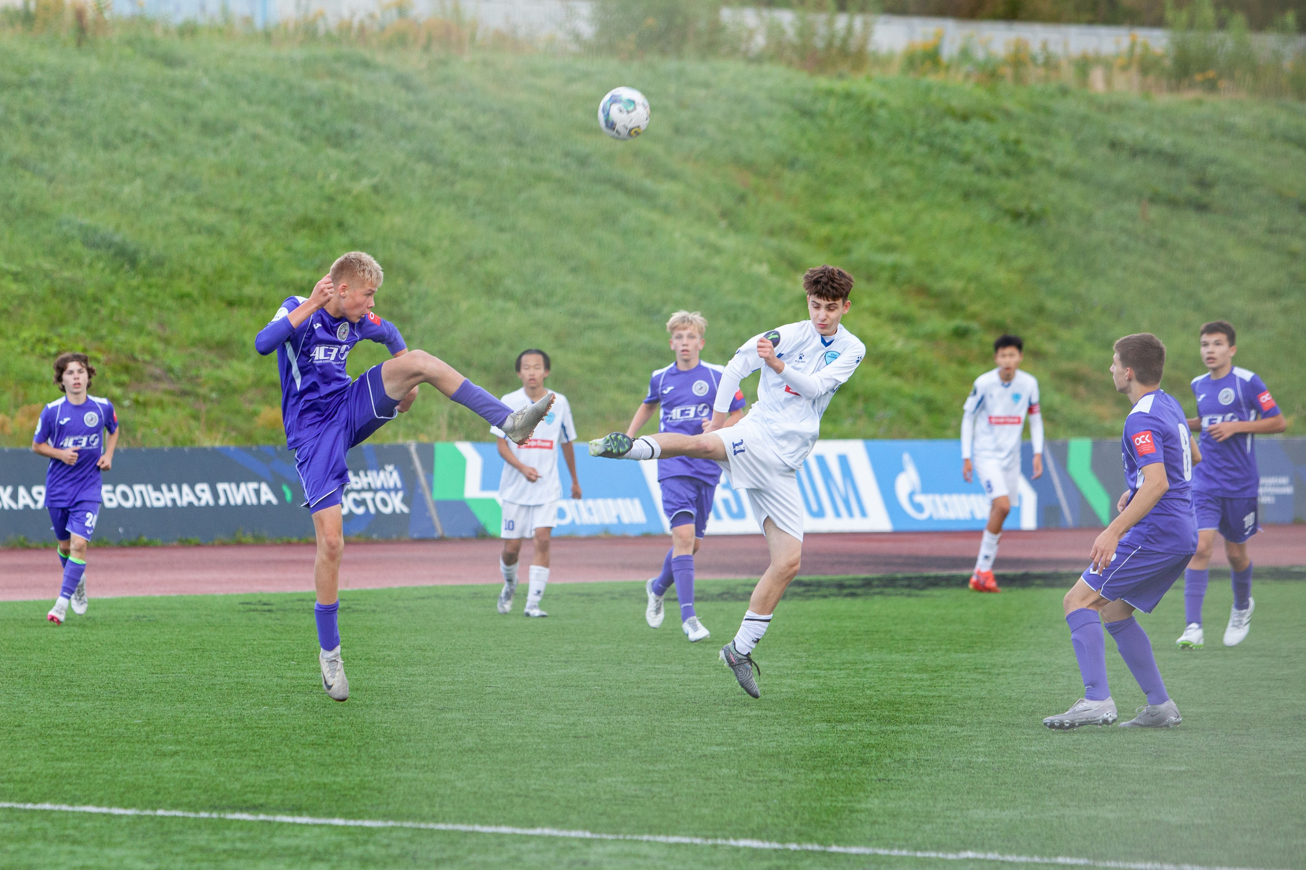 Матч юношеской футбольной лиги между командами СШ «Сахалин» и «СШОР № 1» (Комсомольск-на-Амуре). Кутузов Евгений Фотограф в Южно-Сахалинске