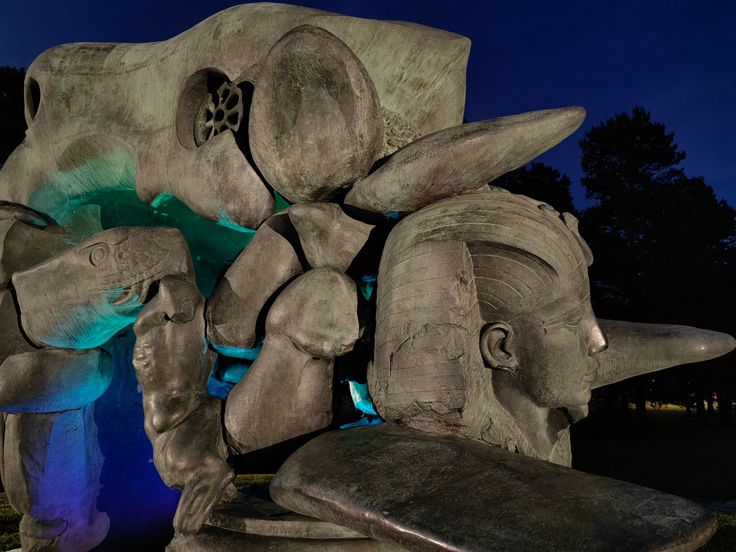 экскурсии Красноярск достопримечательности интересные места в Красноярске что посмотреть где побывать Сибирь скульптура Трасформация скульптор Даши Намдаков памятник СФУ фотосессия фотограф Красноярск индивидуальный личный гид по городу путеводитель Красноярск туризм