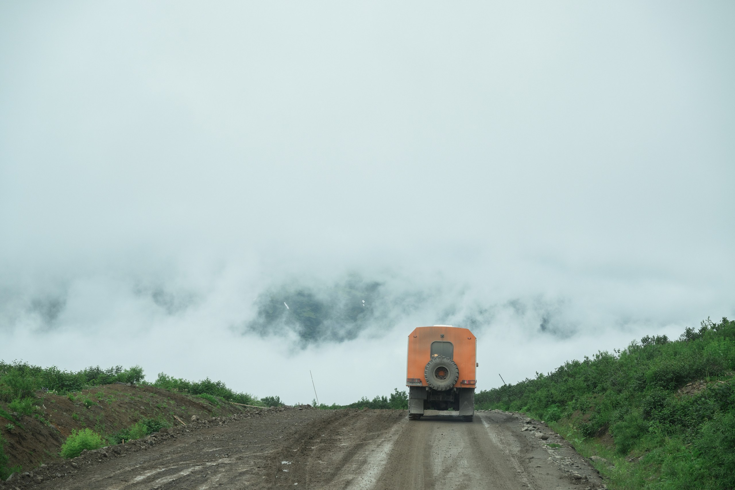 Фотосъемка восхождения на Мутновский вулкан в рамках экофорума в Петропавловске-Камчатском. Экспедиционная фотосъемка на Мутновский вулкан с участниками экофорума в Петропавловске-Камчатском. Документальная съемка восхождения эко-активистов на вулкан в Петропавловске-Камчатском. Эко-экспедиция с фотосъемкой на Мутновский вулкан в Петропавловске-Камчатском. Профессиональная съемка восхождения на вулкан в рамках экологического форума в Петропавловске-Камчатском.