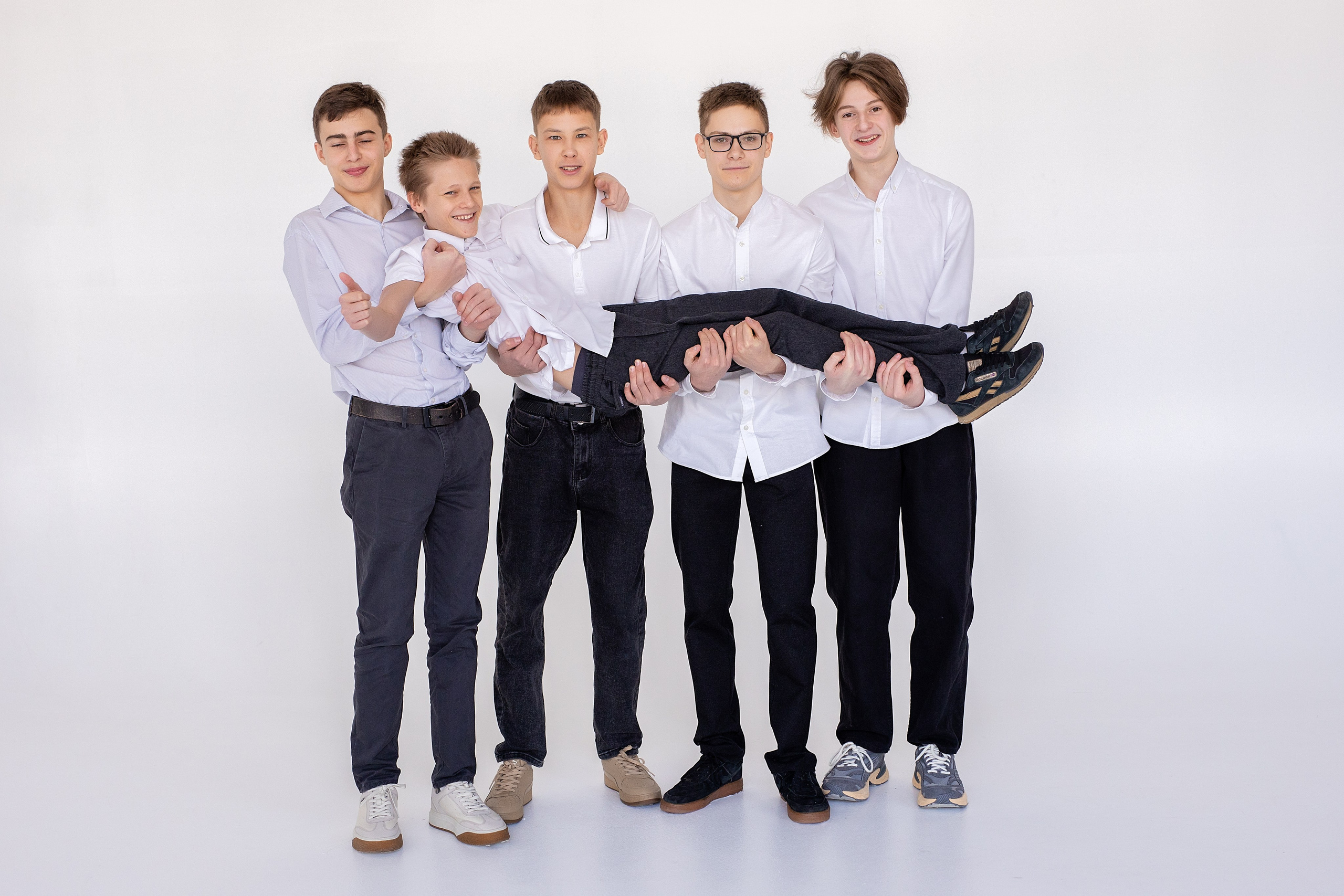 67 школа, 9б класс. Стильный выпускной альбом Владивосток фотограф Вероника Мигачева