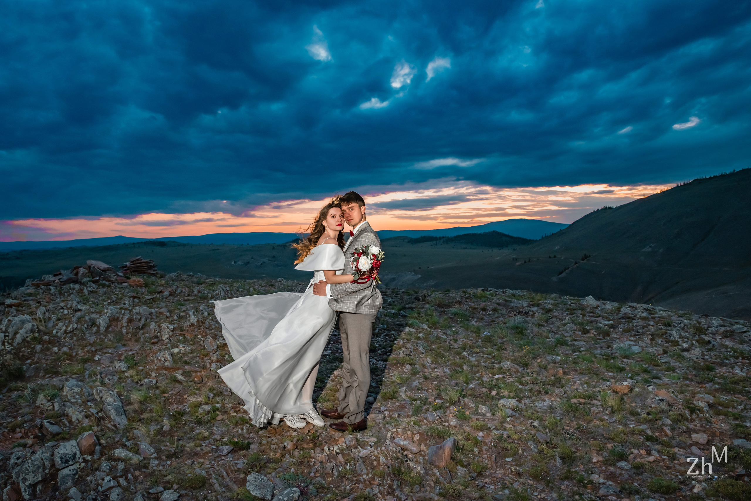 Свадебная фотосессия на Байкале и горах. Семейный и свадебный фотограф в Иркутске Максим Жигалов