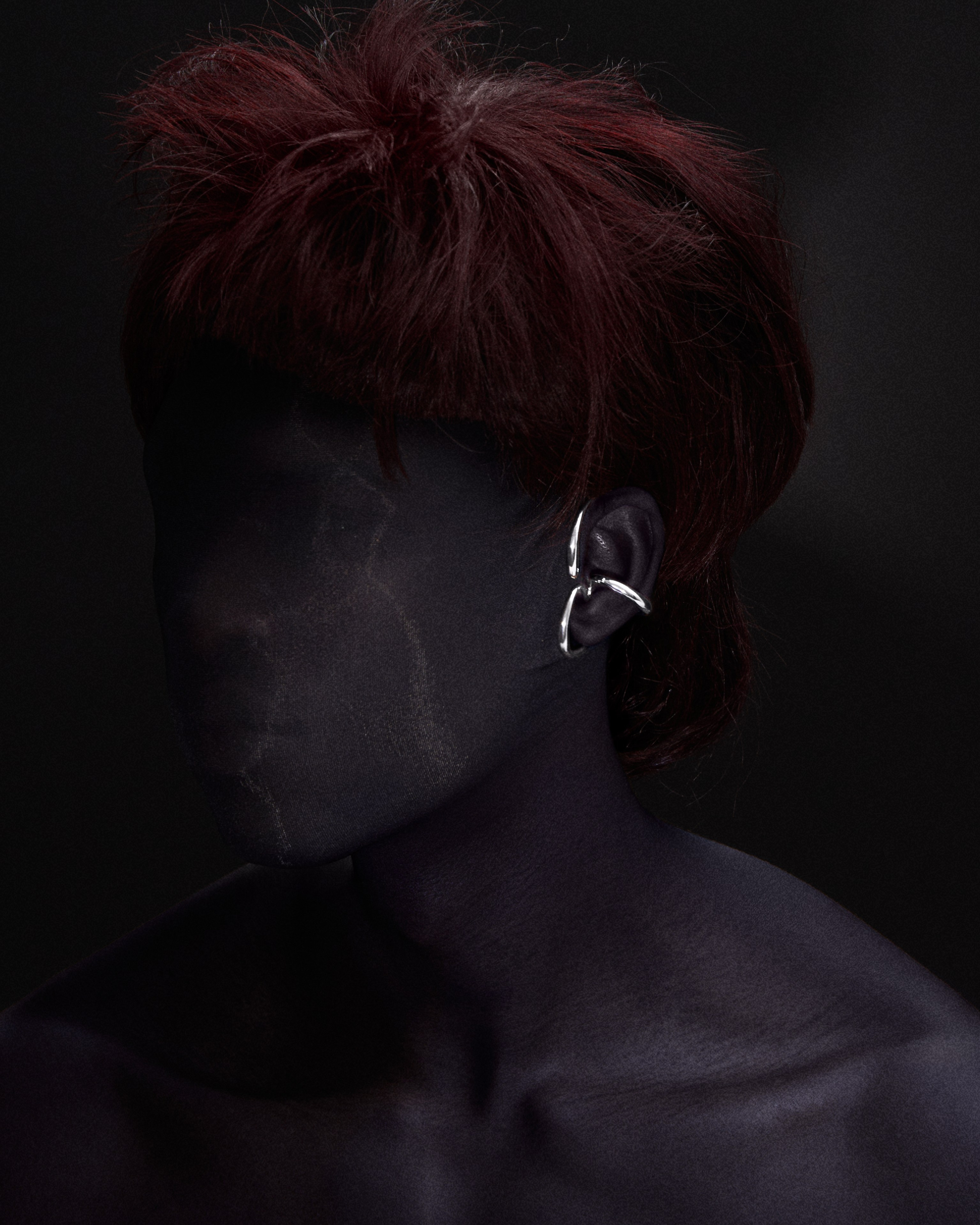 ARNY PRAHT: anonymuse. Я Саша, креативный продюсер и арт-директор из Москвы. Придумываю, собираю и запускаю визуальные проекты