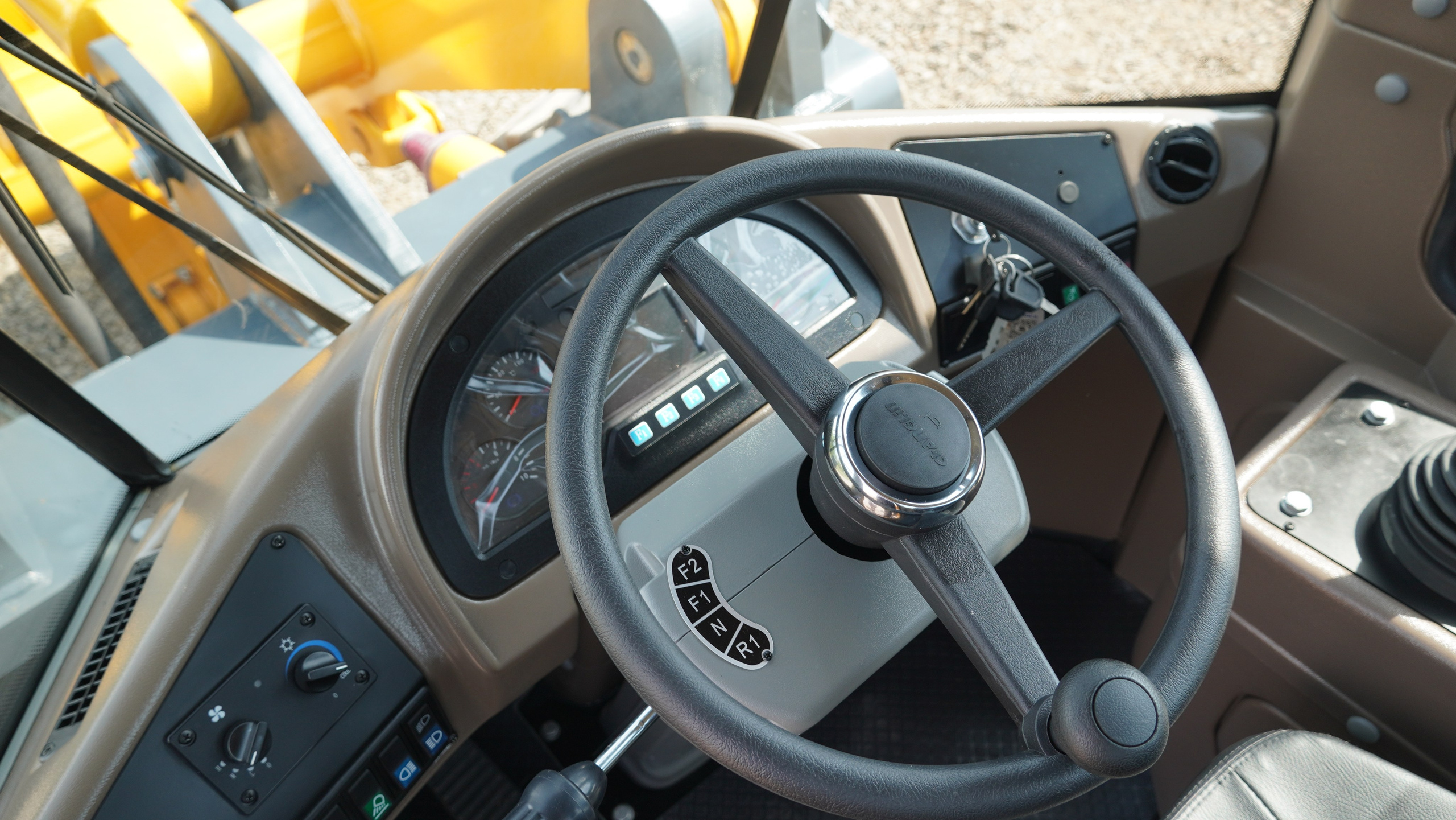 Фото фронт.погр. 936. Продажа и обслуживание грузовой техники и спецтехники в г. Новосибирск компания СТИ