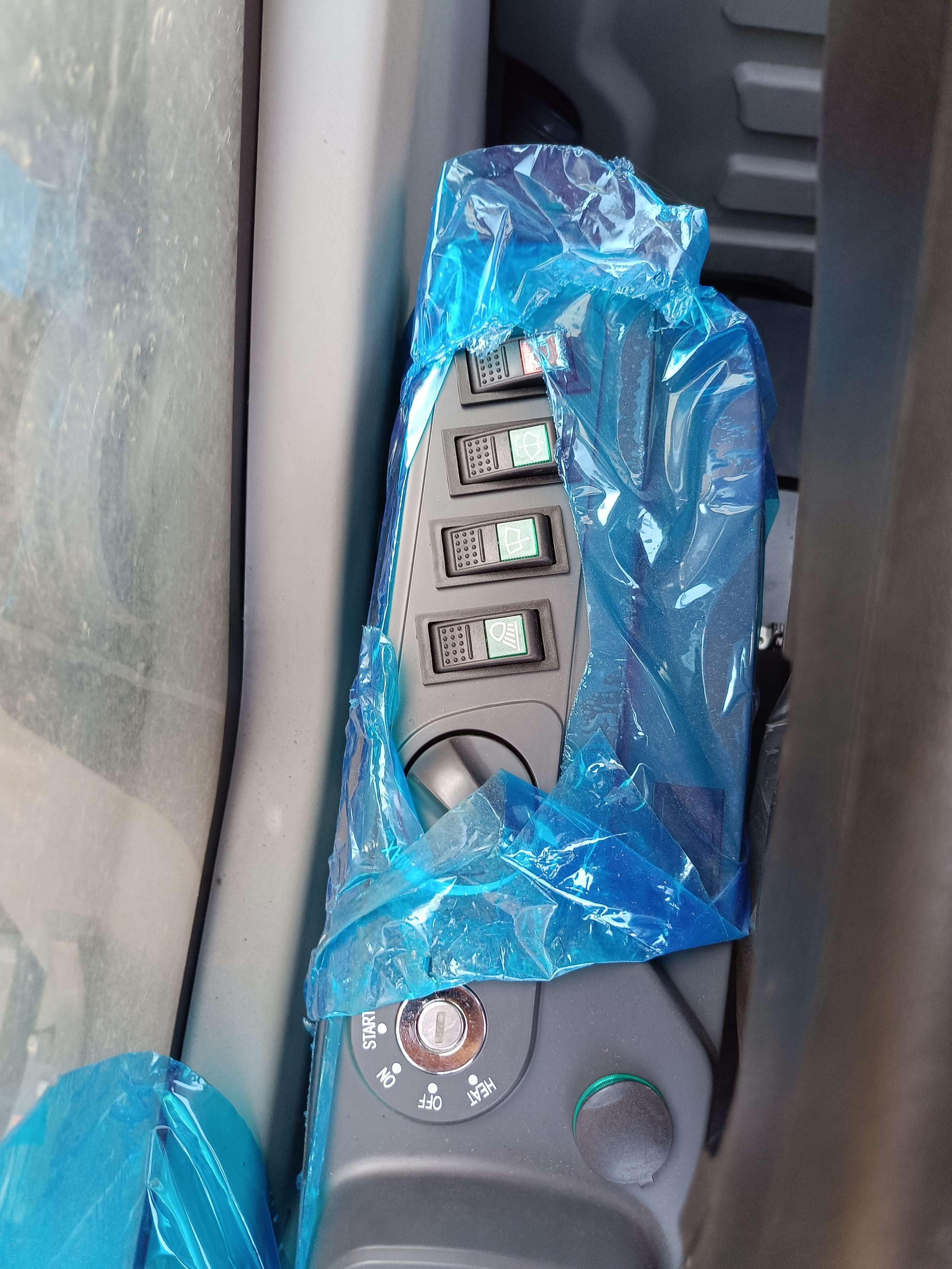 Фото гус. экс. Beezone В210EW. Продажа и обслуживание грузовой техники и спецтехники в г. Новосибирск компания СТИ