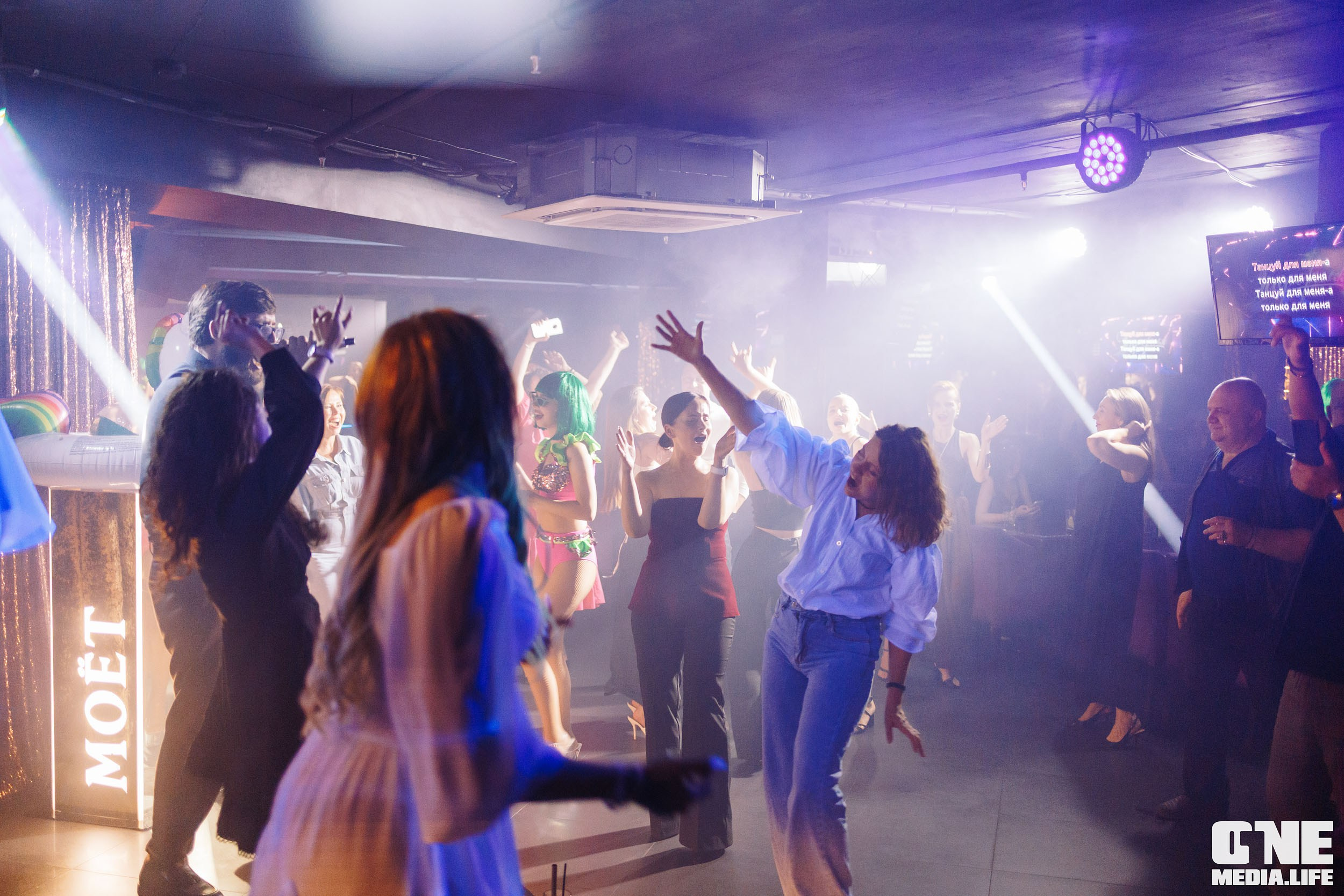 Фоторепортаж из караоке-клуба Эйфория. One Media Life: фоторепортажи, фотоотчеты с мероприятий и заведений