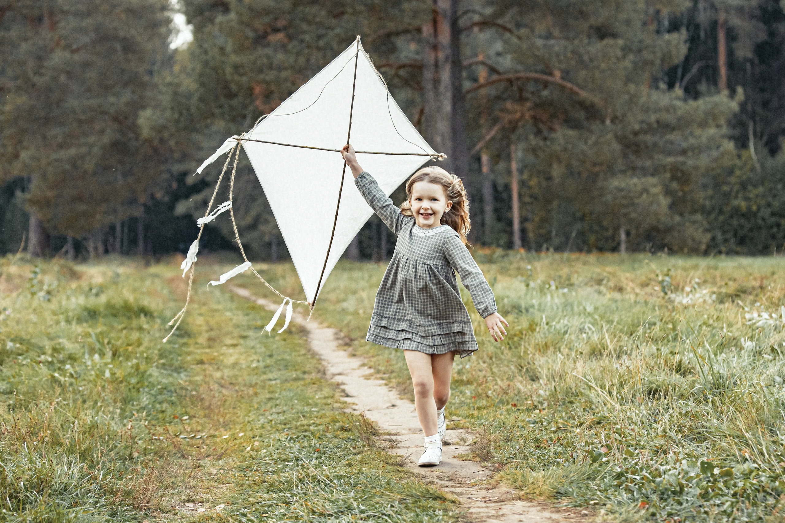 Прогулка в парке на велосипедах на годовщину свадьбы. Свадебный, семейный, детский фотограф в Санкт-Петербурге