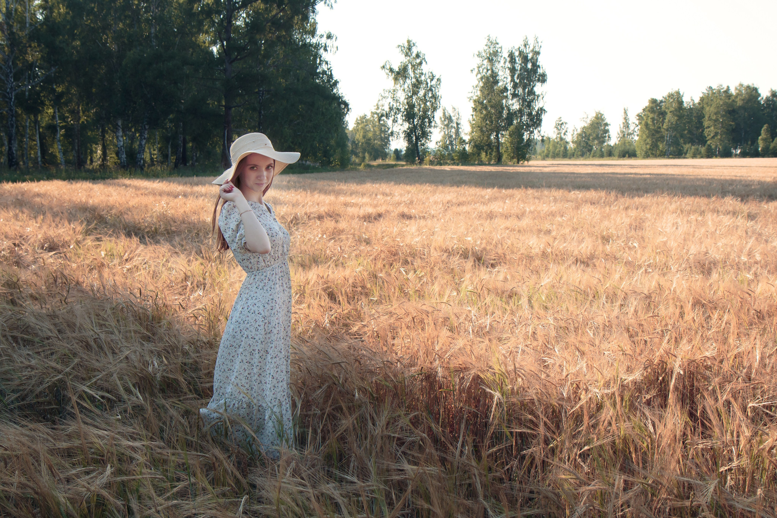 Фотосессия в поле. Фотограф в Шелехове, лучшие выпускные альбомы в Шелехове