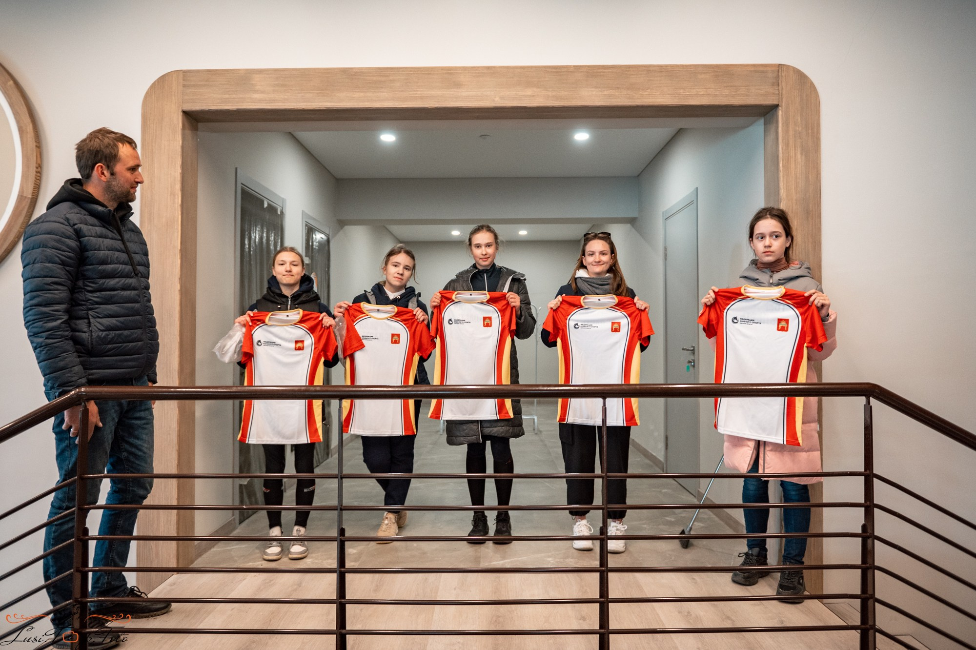 Кубок Победы конного Клуба EQUIPARK по конкуру. Конный и фотограф с животными в Твери Топталова Люся