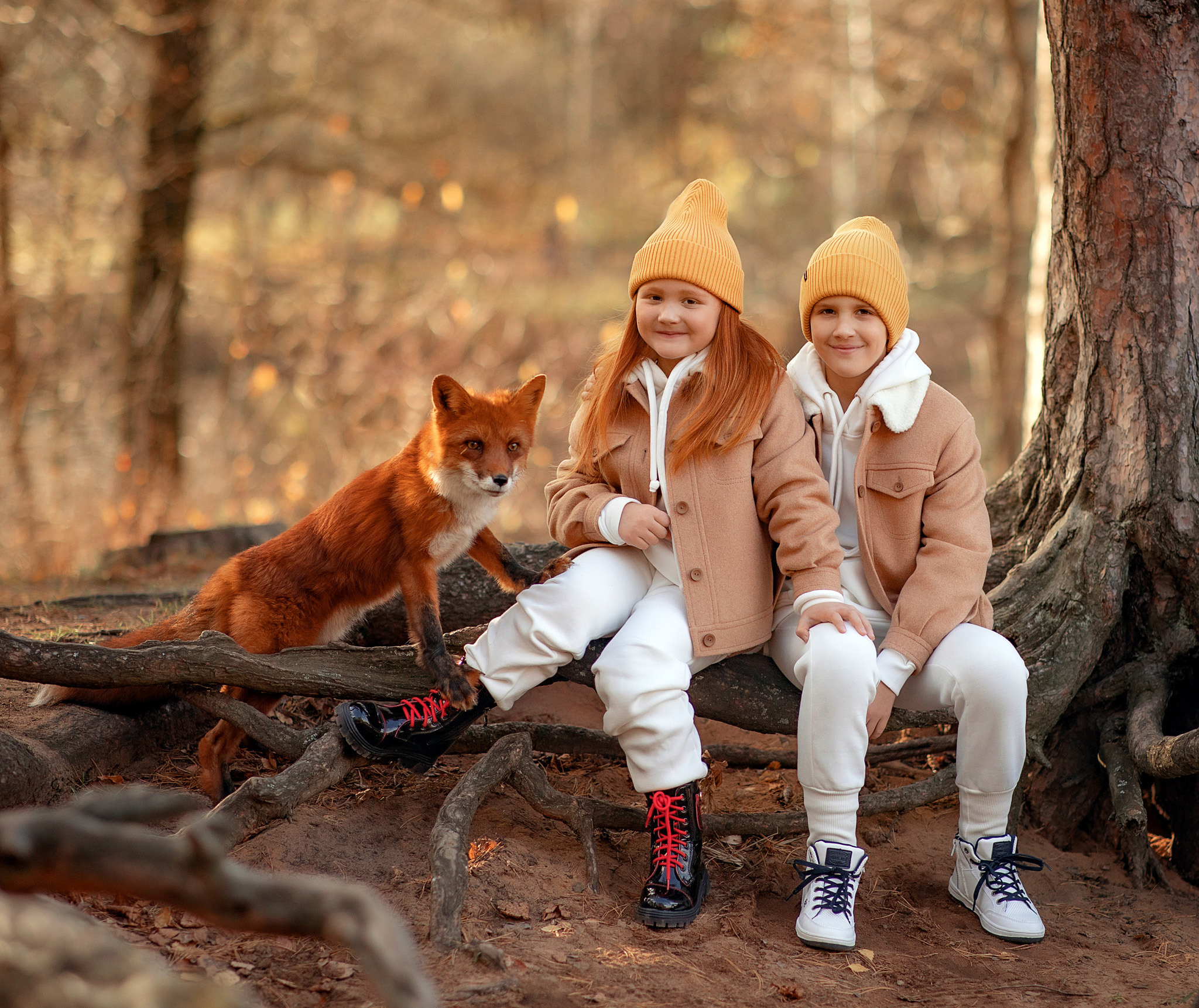 Ирина с детьми и лис Ричард. Детский и семейный фотограф с животными в Москве Гурьева Надежда