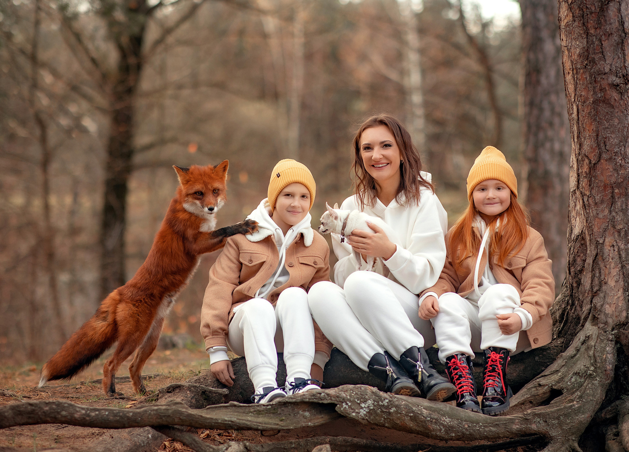 Ирина с детьми и лис Ричард. Детский и семейный фотограф с животными в Москве Гурьева Надежда
