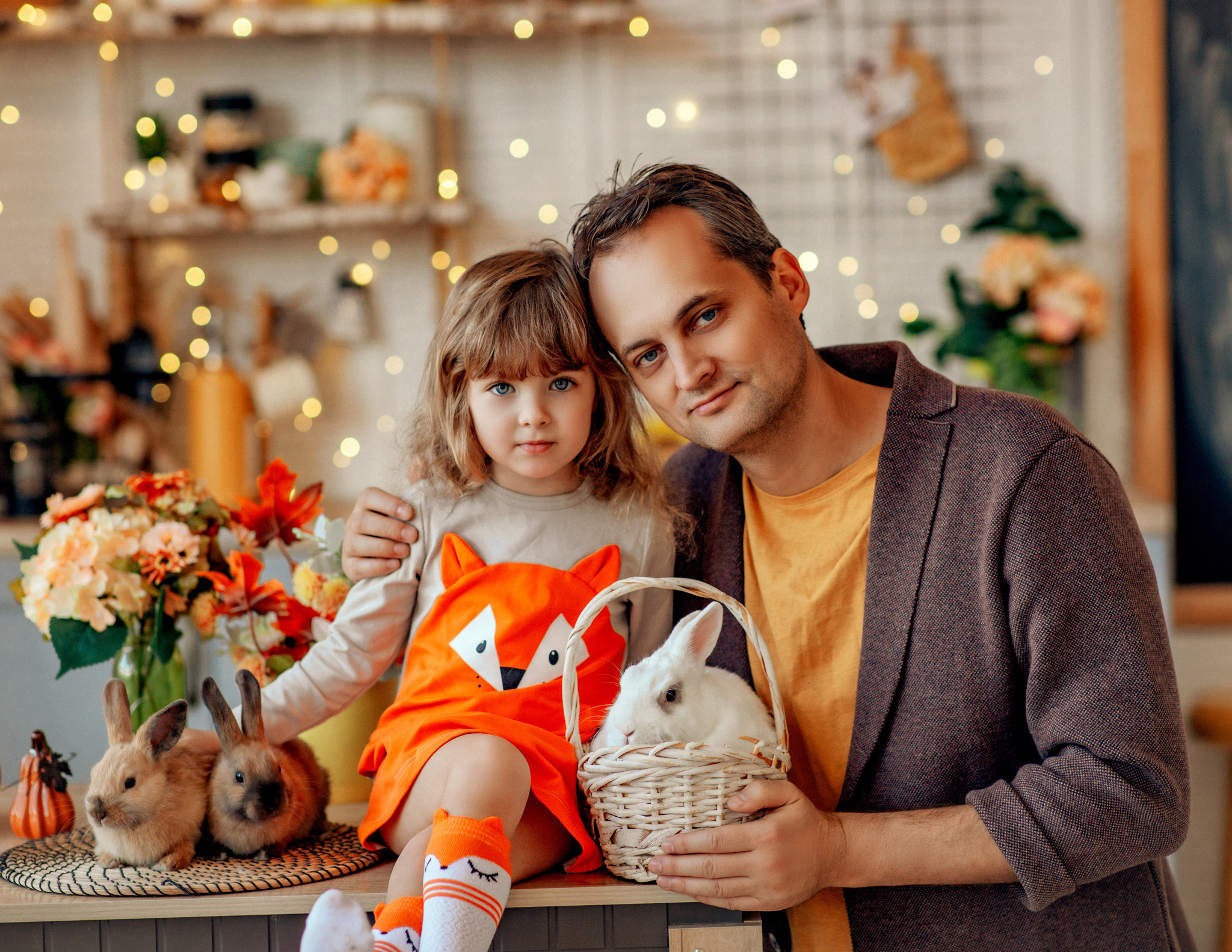 Ольга и ее семья. Осенняя фотосессия в студии с крольчатами. Детский и семейный фотограф с животными в Москве Гурьева Надежда