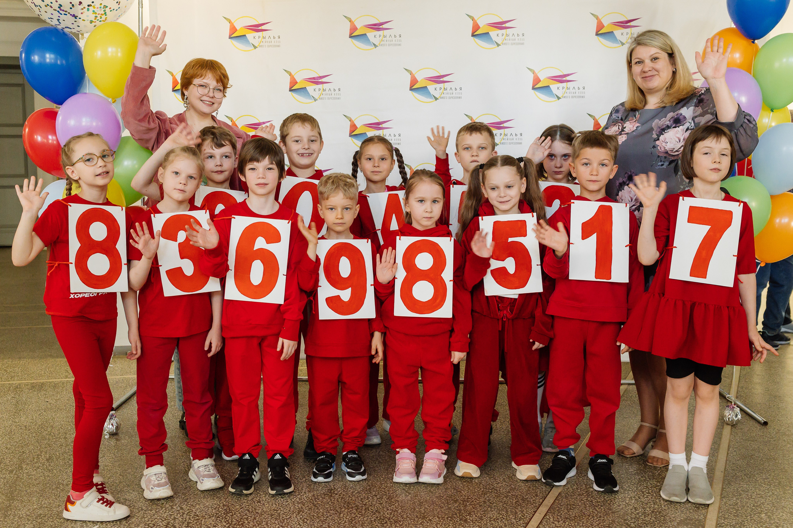 общее фото детей на школьном выпускном