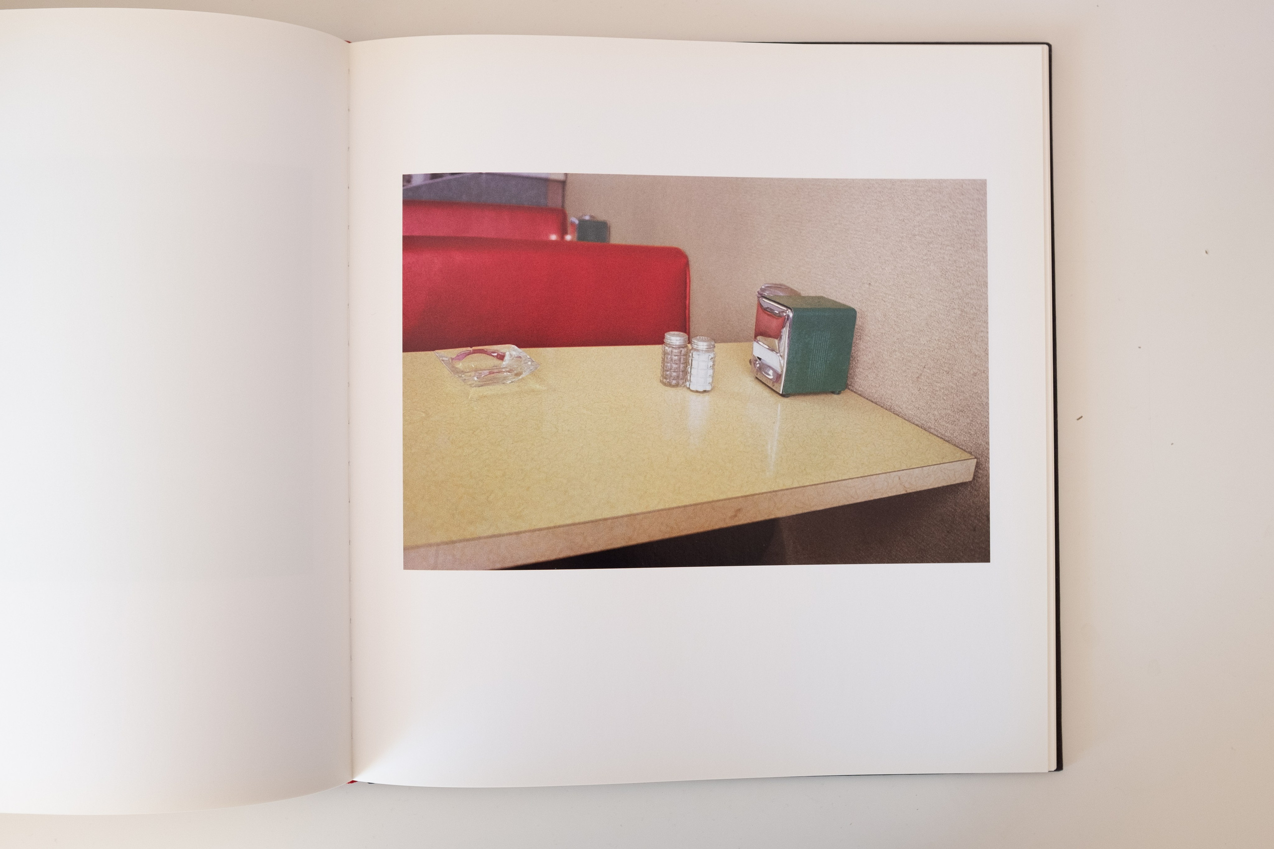 Фотокнижная библиотека Дмитрия Ширшова. Фотограф и исследователь фотографии из Санкт-Петербурга Елизавета Веприцкая